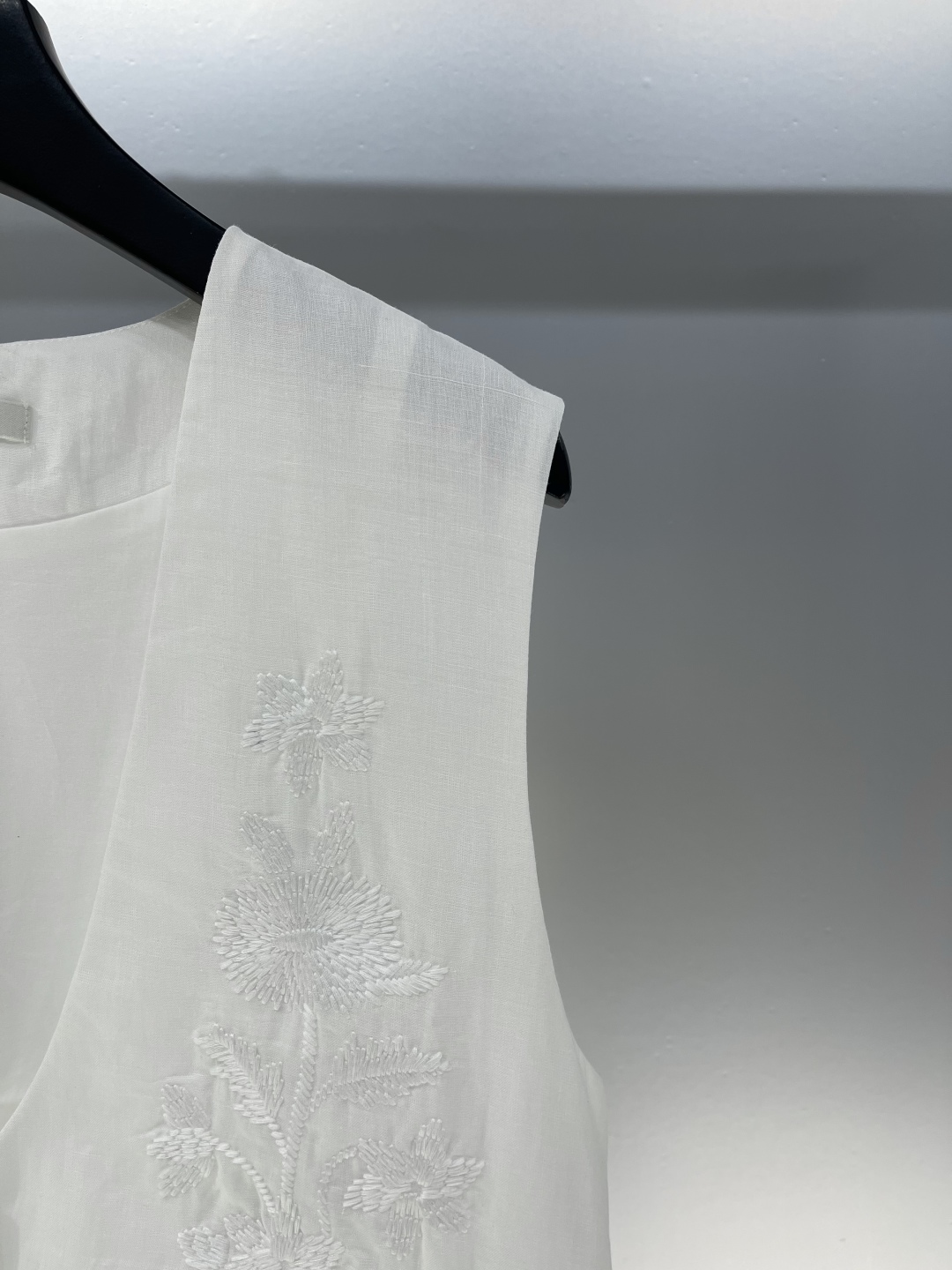 High-Quality Women’s Clothing: Embroidered Vest for a Stylish and Comfortable Look - 图片 6