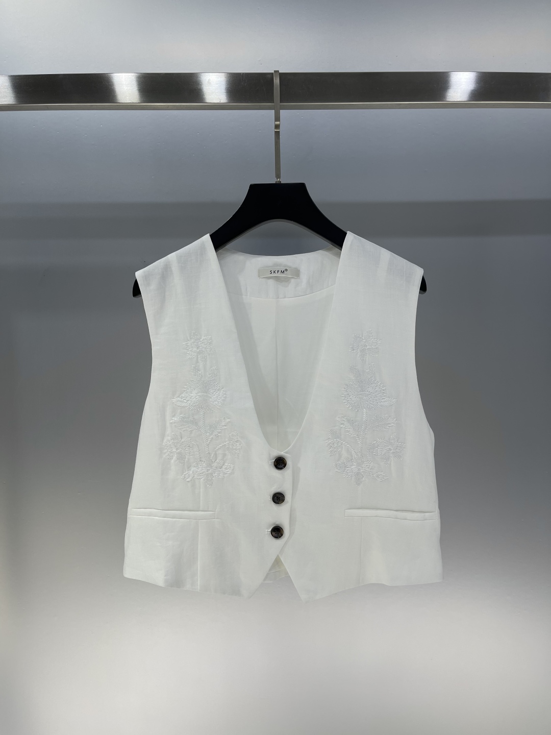 High-Quality Women’s Clothing: Embroidered Vest for a Stylish and Comfortable Look - 图片 2