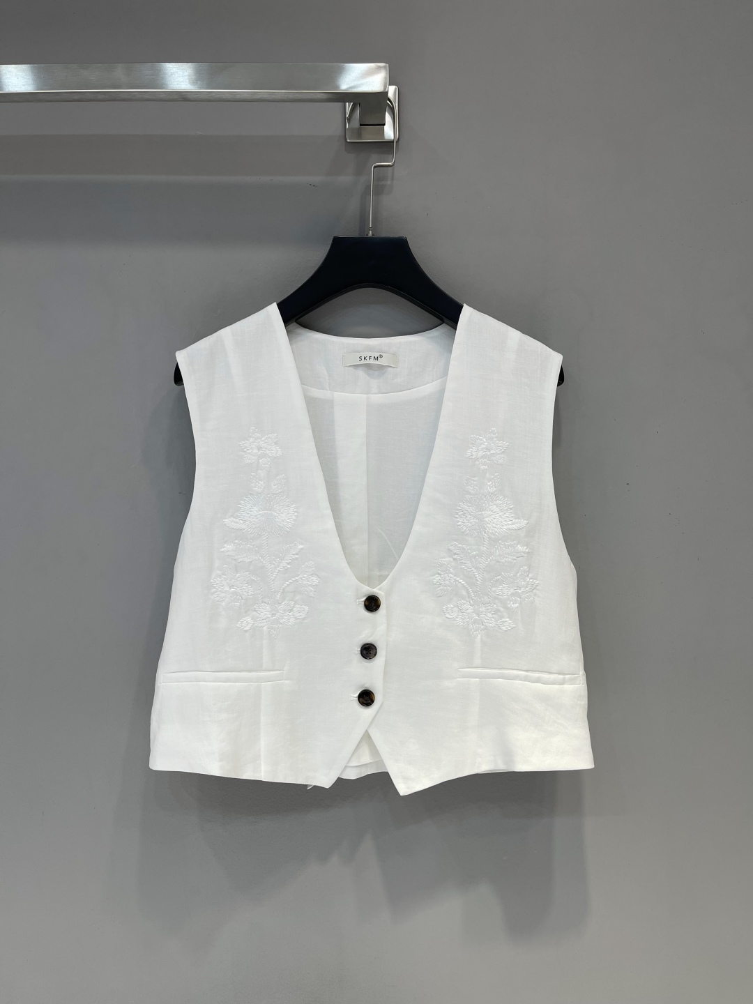 High-Quality Women’s Clothing: Embroidered Vest for a Stylish and Comfortable Look - 图片 7
