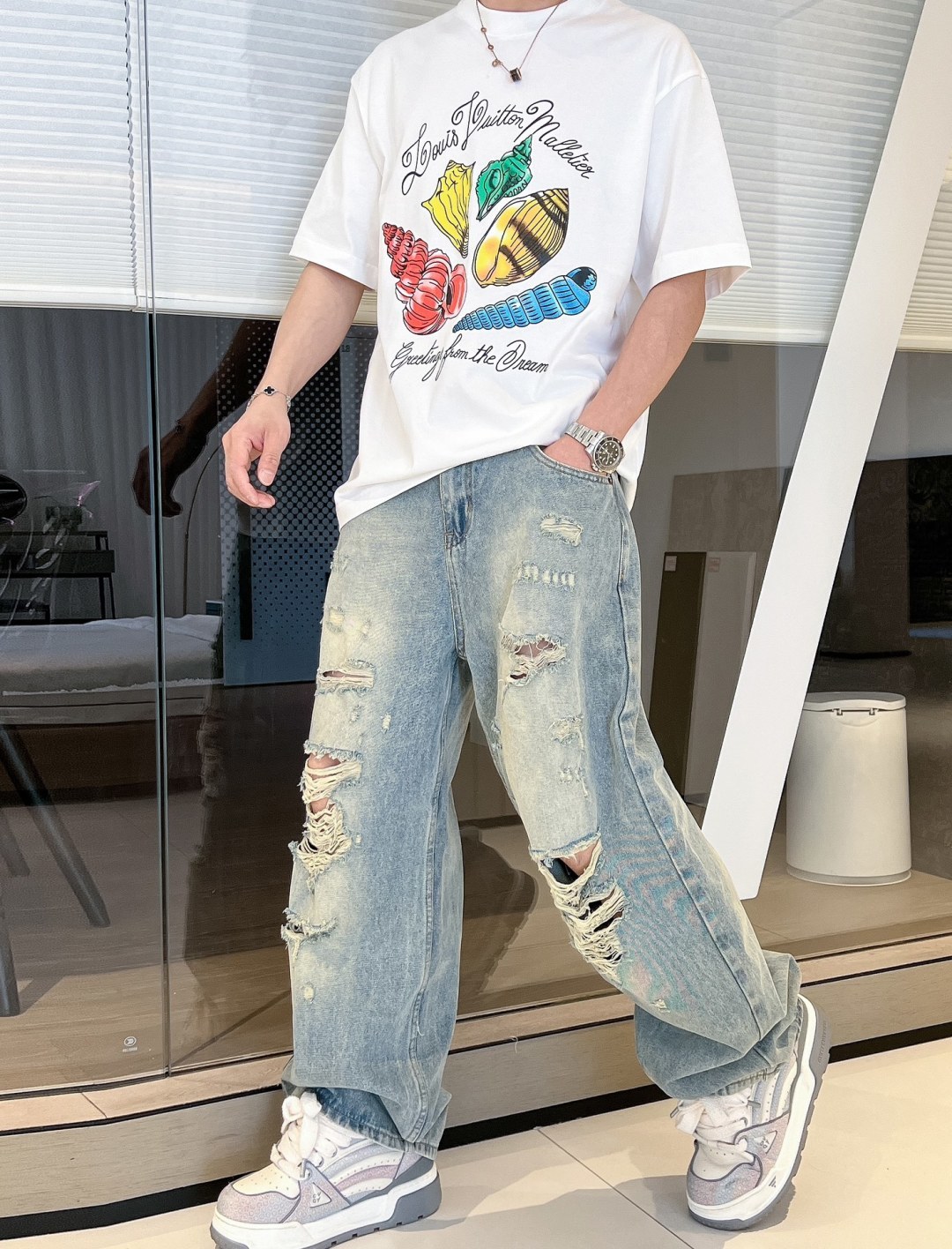 NO:504316,LV2025 spring and summer new style first-time counter latest short-sleeved round-neck T-shirt, high-end customization, avant-garde and fashionable design!  Brand logo heavy craft design, high-end customized mercerized cotton fabric, soft feel, comfortable to wear, exquisite counter-level car line, fine workmanship, invincible and handsome upper body effect!  A must-have item for handsome men!  Code number M-3XL, louis vuitton, T-shirt,tees, t-shirt,alexander wang19860909LV2025春夏新款首发专柜最新款短袖圆领T恤 高端订制 设计前卫时尚！品牌logo重工艺设计 高端定制丝光棉面料.手感柔软.穿着舒适.专柜级别精致车线.做工精细.上身效果无敌帅气！型男必备单品！码数M-3XL,,louis vuitton,T-shirt,tees，t-shirt,alexander wang,Men's clothing