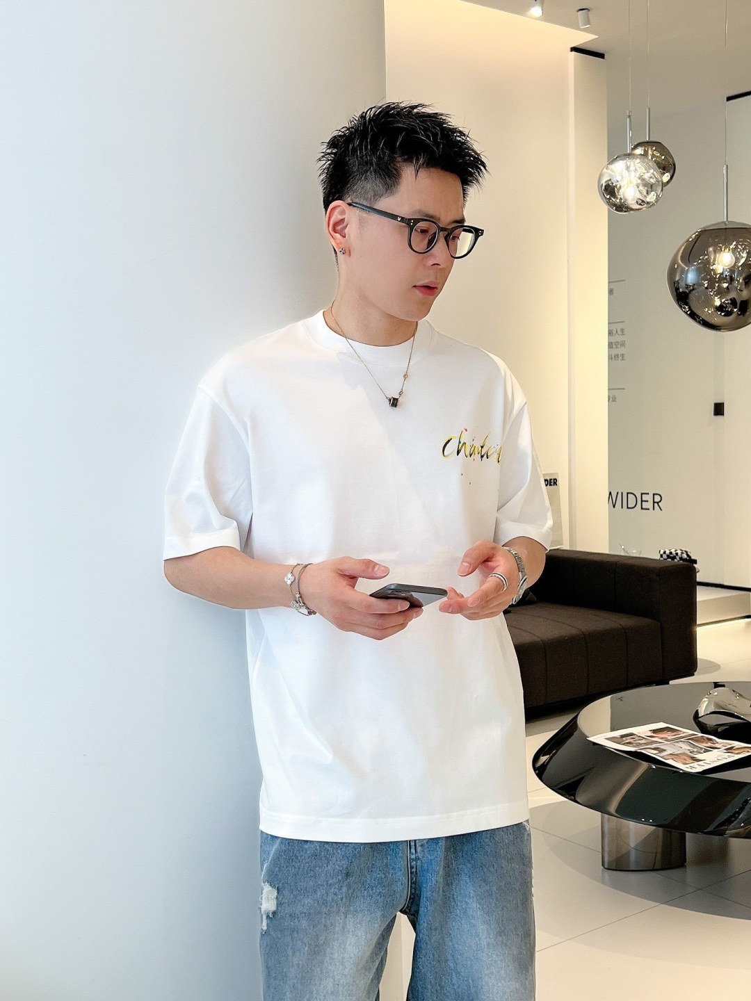 NO:136252,Chanel's new spring and summer new style first-time counter has the latest short-sleeved round-neck T-shirt, high-end customization, avant-garde and fashionable design!  Brand logo heavy craft design, high-end customized mercerized cotton fabric, soft feel, comfortable to wear, exquisite counter-level car line, fine workmanship, invincible and handsome upper body effect!  A must-have item for handsome men!  Code number M-3XL, chanel, T-shirt,tees, t-shirt,alexander wang19860909香奈儿2025春夏新款首发专柜最新款短袖圆领T恤 高端订制 设计前卫时尚！品牌logo重工艺设计 高端定制丝光棉面料.手感柔软.穿着舒适.专柜级别精致车线.做工精细.上身效果无敌帅气！型男必备单品！码数M-3XL,,chanel,T-shirt,tees，t-shirt,alexander wang,Men's clothing