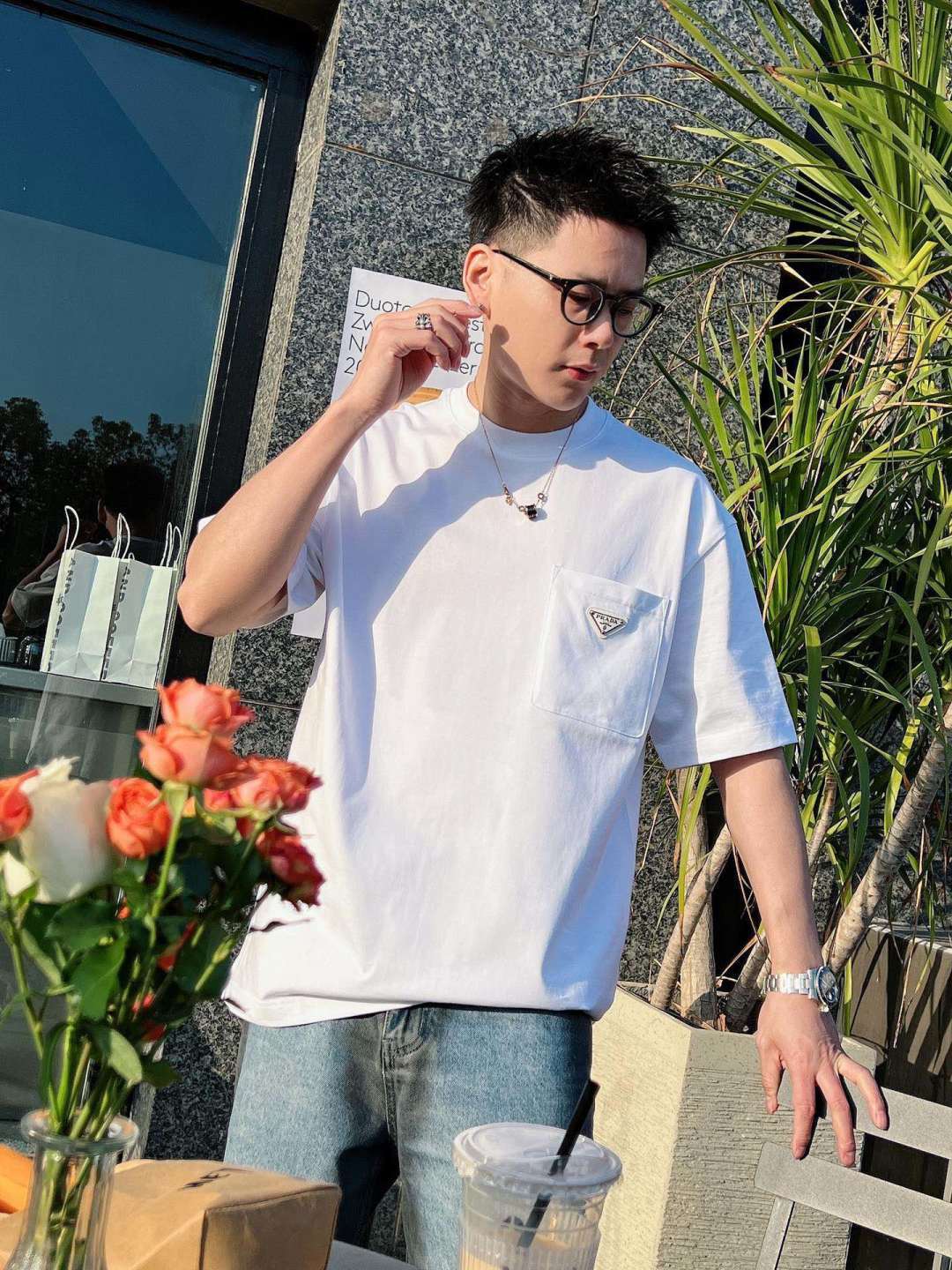 NO:136253,Prada's new spring and summer new style first-time counter has the latest short-sleeved round-neck T-shirt with high-end customization and avant-garde and fashionable design!  Brand logo heavy craft design, high-end customized mercerized cotton fabric, soft feel, comfortable to wear, exquisite counter-level car line, fine workmanship, invincible and handsome upper body effect!  A must-have item for handsome men!  Code number M-3XL, prada, T-shirt,tees, t-shirt,alexander wang19860909普拉达2025春夏新款首发专柜最新款短袖圆领T恤 高端订制 设计前卫时尚！品牌logo重工艺设计 高端定制丝光棉面料.手感柔软.穿着舒适.专柜级别精致车线.做工精细.上身效果无敌帅气！型男必备单品！码数M-3XL,,prada,T-shirt,tees，t-shirt,alexander wang,Men's clothing