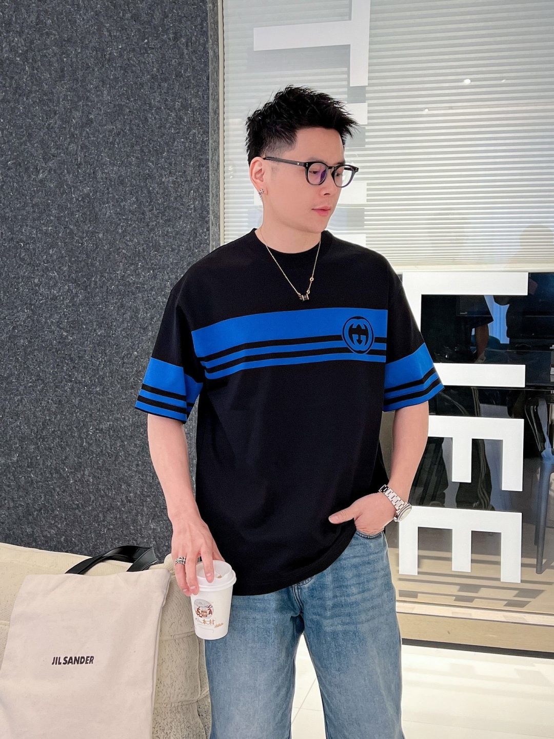 NO:504310,GUCCI 2025 spring and summer new style first-time counter latest short-sleeved round-neck T-shirt, high-end customization, avant-garde and fashionable design!  Brand logo heavy craft design, high-end customized mercerized cotton fabric, soft feel, comfortable to wear, exquisite counter-level car line, fine workmanship, invincible and handsome upper body effect!  A must-have item for handsome men!  Code number M-3XL, gucci, T-shirt,tees, t-shirt,alexander wang19860909GUCCI2025春夏新款首发专柜最新款短袖圆领T恤 高端订制 设计前卫时尚！品牌logo重工艺设计 高端定制丝光棉面料.手感柔软.穿着舒适.专柜级别精致车线.做工精细.上身效果无敌帅气！型男必备单品！码数M-3XL,,gucci,T-shirt,tees，t-shirt,alexander wang,Men's clothing