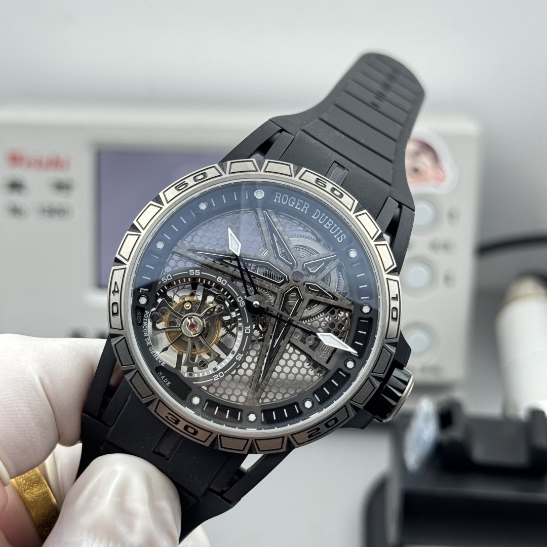 Roger Dubuis 45mm Pirelli Single Flying Tourbillon Men's Watch 4 cmp i1757010302016 7336 0 2