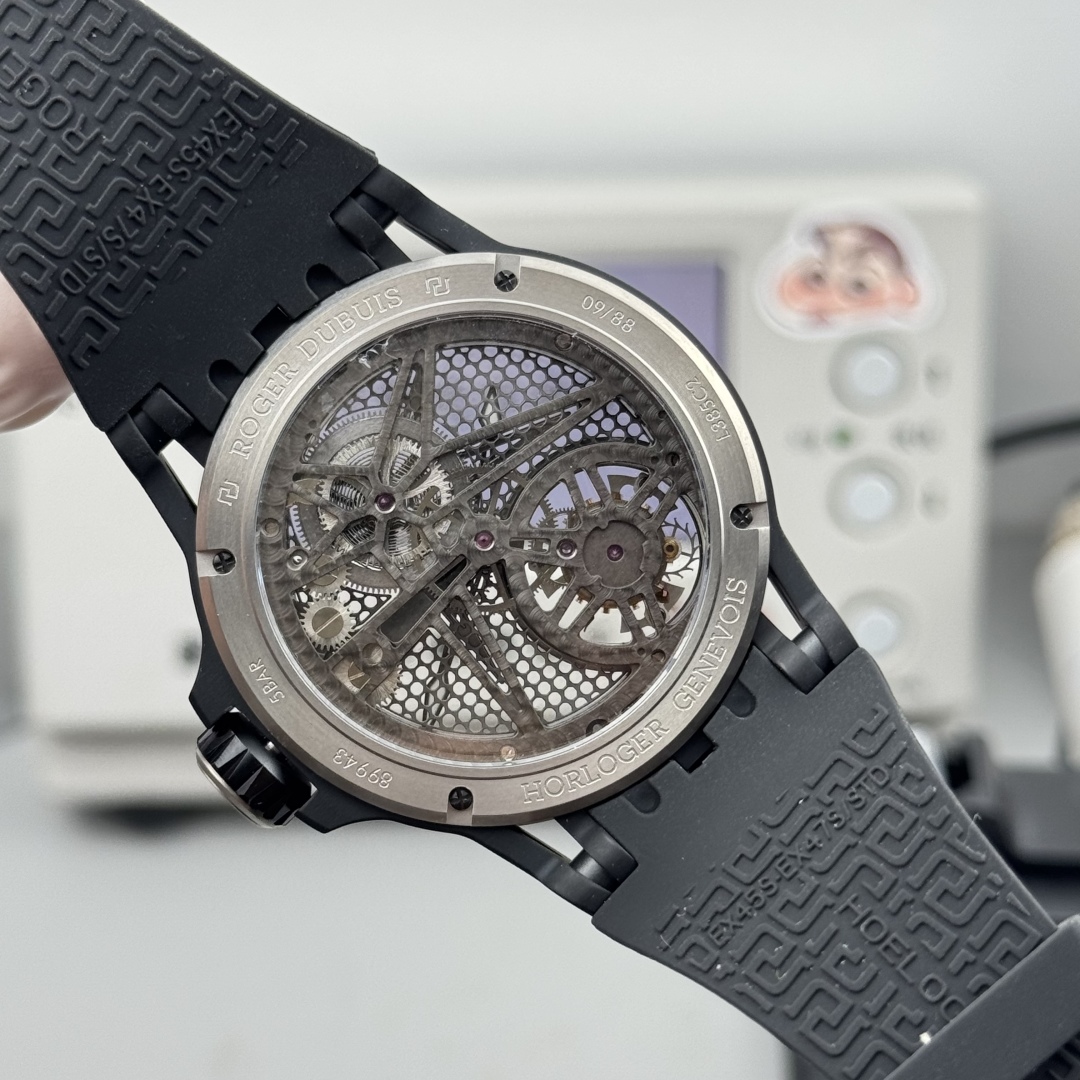 Roger Dubuis 45mm Pirelli Single Flying Tourbillon Men's Watch 6 cmp i1757010305833 9147 0 6