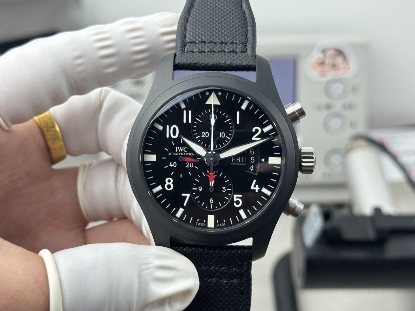 NO:586144,TWS new product - IWC's new spitfire combat chronograph watch is coming!  Galloping high in the sky, every second must be 'real' and must be a high-quality product!  [Fine color details] 1. Following the traditional craftsmanship of IWC, using double layers of light blue anti-dazzling coating. 2. After many adjustments, the dial color and shading thickness are infinitely close to the original. [Case] ​​The size of the watch is 44mmX15.3mm. The same as the original, the case uses high-tech ceramic effect!  And do a sanded matte finish!  The structure follows the original version - the ring and the mouth shell are integrally formed. Resistant to wear, scratches and corrosion!  The original flavor restores the tough and excellent quality of this series of watches. [Movement] adopts the powerful and stable Dandong movement. Hours, minutes and seconds, dual display period display and chronograph functions are all available.,,iwc19860909TWS新品——IWC新款喷火机战计时腕表震撼来袭！驰骋高空 分秒必“真” 必属精品！【精细彩节】 1.沿袭万国表传的统技艺,采用层双浅蓝色防眩晕镀膜. 2.经多过次调整,盘面色与调底纹粗细无限近接原装.【表壳】腕表尺寸44mmX15.3mm.与原一装致表壳采用高技科陶瓷效果！并做砂磨哑光处理！结遵构循原版——圈和口中壳为一体成型.抗磨损,划痕,耐腐蚀！原汁原味还的原了该系列表坚款韧不拔的卓越品质.【机芯】采用功强能大而稳定的丹东机芯.时分秒,双显期示和计时码表功一能一俱全.,,iwc,Watch