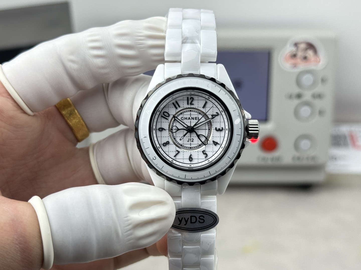 NO:602220,Produced by TW 33mm quartz TW Factory Today's J12 is very special YT3 Chanel J12 33mm The hands are in the shape of scissors and sewing needles CHANEL and the tape measure pattern trim complement each other. It is from this year's new limited series COUTURE O' CLOCK. The exquisite clothing tools are transformed into exquisite details on the dial. The precision ceramic case is like those timeless buildings in the city, able to withstand the baptism of time.  It does not change color or fade, making the flow of time full of artistic atmosphere. Walking on the street, every step is like a new beginning. The J12 COUTURE watch does not just record time, but is more like a witness to explore the city. Chanel Show Flower Needle J12 33/ Equipped with imported quartz, all-white ceramic craftsmanship, luxury and exquisiteness. Recommend women's quartz watch. For the best luxury recommendation as a gift, please look for TW's exclusive quality,,chanel,chanel19860909TW 出品 33mm石英 TW Factory 今天的J12很特别 YT3香奈儿 J12 33mm 指针是剪刀和缝纫针的形状 CHANEL 与卷尺图案的饰边相得益彰 是来自今年全新的限定系列COUTURE O' CLOCK 精巧的制衣工具都化成表盘上的精致细节 精密陶瓷的表壳如同城市中那些历久弥新的建筑 耐得住岁月的洗礼 不变色不褪色  让时间的流转也充满了艺术的气息 走在街上 每一步都像是新的开始 J12 COUTURE腕表 不只是记录时间 更像是探索这座城市的见证者 香奈儿 秀花针 J12 33/搭载进口石英,全白陶瓷工艺,奢华精致推荐女士石英腕表 送礼最佳奢华推荐请认准TW独家品质,,chanel,chanel,Watch