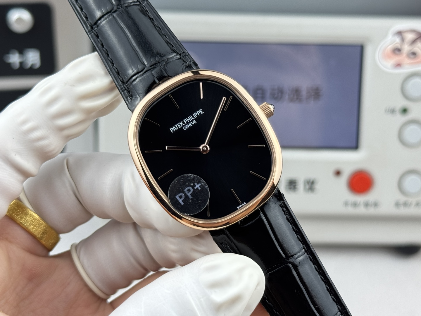 NO:585996,Produced by PP, PP Factory 68g weight version GOLDEN ELLIPSE series CM6 1Reshape the most classic classical charm The golden ratio 1:1.6181 Size 34.5X39.5, thickness 7.7 2316L unique oval case is between round and rectangular 3With various cloud fritillary 3D three-dimensional relief printing, it shines with a mysterious deep glossy dial, there is no dull version on the market  4 pairs of 21X16 imported calf leather with an oval clasp echo the case. 5 movements give the watch more accurate and stable timekeeping. PP provides you with a real wearing experience that is closest to the original version, rather than just buying a watch that can only be viewed from a distance but not looked at closely. Best luxury recommendations for gifts. Please look for the exclusive quality of PP,,cowhide,gold19860909PP出品  PP Factory68克配重版 GOLDEN ELLIPSE 系列CM6 1重塑最为经典古典韵味黄金分割比例1:1.6181 尺寸34.5X39.5,厚度7.7 2316L别致的椭圆表壳介于圆形和矩形之间 3搭配各式云贝母3D立体浮雕打印闪烁着神秘深邃光泽表盘,非市面现有暗淡无光版本 4对版21X16进口小牛皮搭配椭圆形表扣与表壳遥相呼应 5机芯赋予手表更为精准稳定走时 PP为您提供最接近原版的真实佩戴感受,而非只是购买一个只能远观而不能细看的腕表送礼最佳奢华推荐请认准PP独家品质,,cowhide,gold,Watch