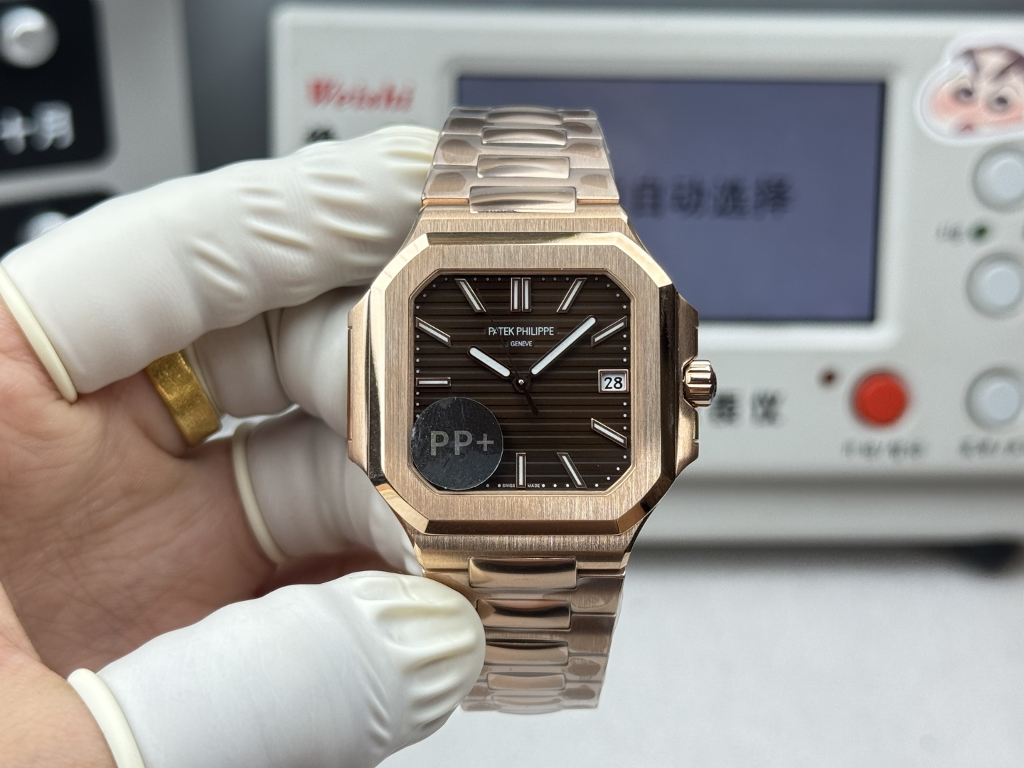 NO:727130,The new Baida 40mm has arrived!  PPFactory Patek Philippe adjusts the time without stopping seconds. Look for the correct version of the balance wheel movement. The thickness is consistent with the official 8.5mm. Patek Philippe's new Cubitus Medium (40mm) New Highlights Features 1 Movement equipped with customized Cal.26-330  SC all-in-one machine, the time adjustment is non-stop, the position of the balance wheel is consistent with the original, automatic winding movement. 2 Steel band 316L custom-grade ergonomic strap, new buckle style, suitable for all kinds of wrists, both casual and elegant styles. 3 Case size 40mm, thickness only 8.5mm, synchronous official, R white case electroplated platinum, all platinum models have a strong falling feel. Cubitus series has launched a new 40mm medium watch, patek philippe19860909新品百达40mm到货啦！ PPFactory百达翡丽 调时不停秒,认准对版摆轮机芯,厚度跟官方一致8.5mm.百达翡丽 新品Cubitus 中号（40mm) New 亮点特色1机芯搭载定制改Cal.26-330 SC一体机,调时不停秒,摆轮位置均与正品一致,自动上链机芯.2钢带316L定制级人体工程学表带,新扣款式,适合各种手腕、兼具休闲与优雅风格.3表壳尺寸40毫米厚度仅8.5mm同步官方,R白壳电镀白金,全白金款有很强的坠手感.Cubitus系列推出了全新40毫米中号表款,,patek philippe,Watch