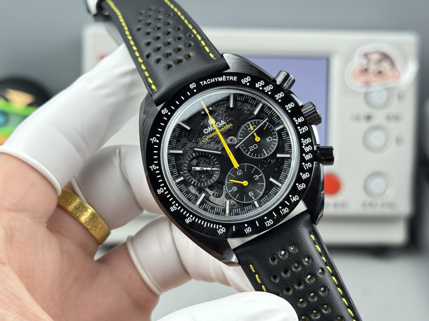 NO:602041,The new second-generation 'all-ceramic technology' Apollo-BLS new product adopts 'all-ceramic' technology for the first time, Omega's latest Speedmaster series  Dark Side of the Moon watch, ceramic is an inorganic non-metallic substance fired at high temperature. This material can be used to manufacture high-density watch parts with special mechanical properties. Ceramic is one of the most popular materials when consumers buy watches, thanks to its eye-catching and diverse colors and special properties. Ceramic is twice lighter than fine steel, wear-resistant, highly scratch-resistant, highly biochemically inert, hypoallergenic and non-magnetic. This watch  The case size of the watch is 44.25 mm, equipped with a blackened movement, and laser ablation technology is used to present the real scene of the lunar surface on the movement splint, which is intended to pay tribute to the outstanding contribution of the Speedmaster watch to the 'Apollo 8' mission. Through the black anodized aluminum hollow dial, you can clearly see the front side of the moon (near the ground) that people can observe from the earth, and the back of the watch shows what only astronauts have seen.  'The Dark Side of the Moon' (Far Ground).  The watch is paired with a black microporous rubber strap with a yellow rubber lining in the middle, which is eye-catching. The entire watch is made of black ceramic, the central chronograph second hand is decorated with yellow lacquer, and the bezel is decorated with a laser-engraved bright white enamel tachymeter scale. The small seconds hand is made of  Made of grade 5 titanium, it is presented in a unique 'Saturn 5 launch vehicle' shape. This 3D three-dimensional shape is made by laser turning technology, and uses white paint, laser ablation and laser blackening processes to present different color effects.,,omega19860909新款第二代“全陶瓷工艺”阿波罗-BLS新品 首次采用“全陶瓷”工艺,欧米茄 最新超霸系列 月之暗面腕表,陶瓷是一种通过高温烧制而成的无机非金属物质.这一材质可以用于制造机械性能特殊的高密度腕表部件.陶瓷是消费者在选购腕表时备受青睐的材质之一,这得益于其瞩目而多样的色彩和特殊性能,陶瓷的重量比精钢轻两倍,耐磨、高抗划性、高生化惰性、低过敏性而且无磁性.这款腕表的表壳尺寸为44.25毫米,搭载经过黑化处理的机芯,并通过激光烧蚀技术在机芯夹板呈现月球表面的真实景象,旨在致敬超霸腕表为“阿波罗8号”任务做出的杰出贡献.透过黑色阳极氧化铝的镂空表盘,清晰可见人们从地球可以观测到的月之正面（近地面）,表背则展示了仅有宇航员看到过的 “ 月之暗面 ”（远地面）. 腕表搭配黑色微孔橡胶表带,中间饰有黄色橡胶材质内衬,引人瞩目.整枚腕表采用黑色陶瓷打造而成,中央计时秒针饰以黄色亮漆,表圈饰有激光镌刻的亮白色珐琅测速刻度.小秒盘指针采用五级钛金属材质制成,以别出心裁的“土星5号运载火箭”造型呈现.这一3D立体造型由激光车削技术制成,并由附着白漆、激光烧蚀和激光黑化工艺呈现出了不同的色彩效果.,,omega,Watch