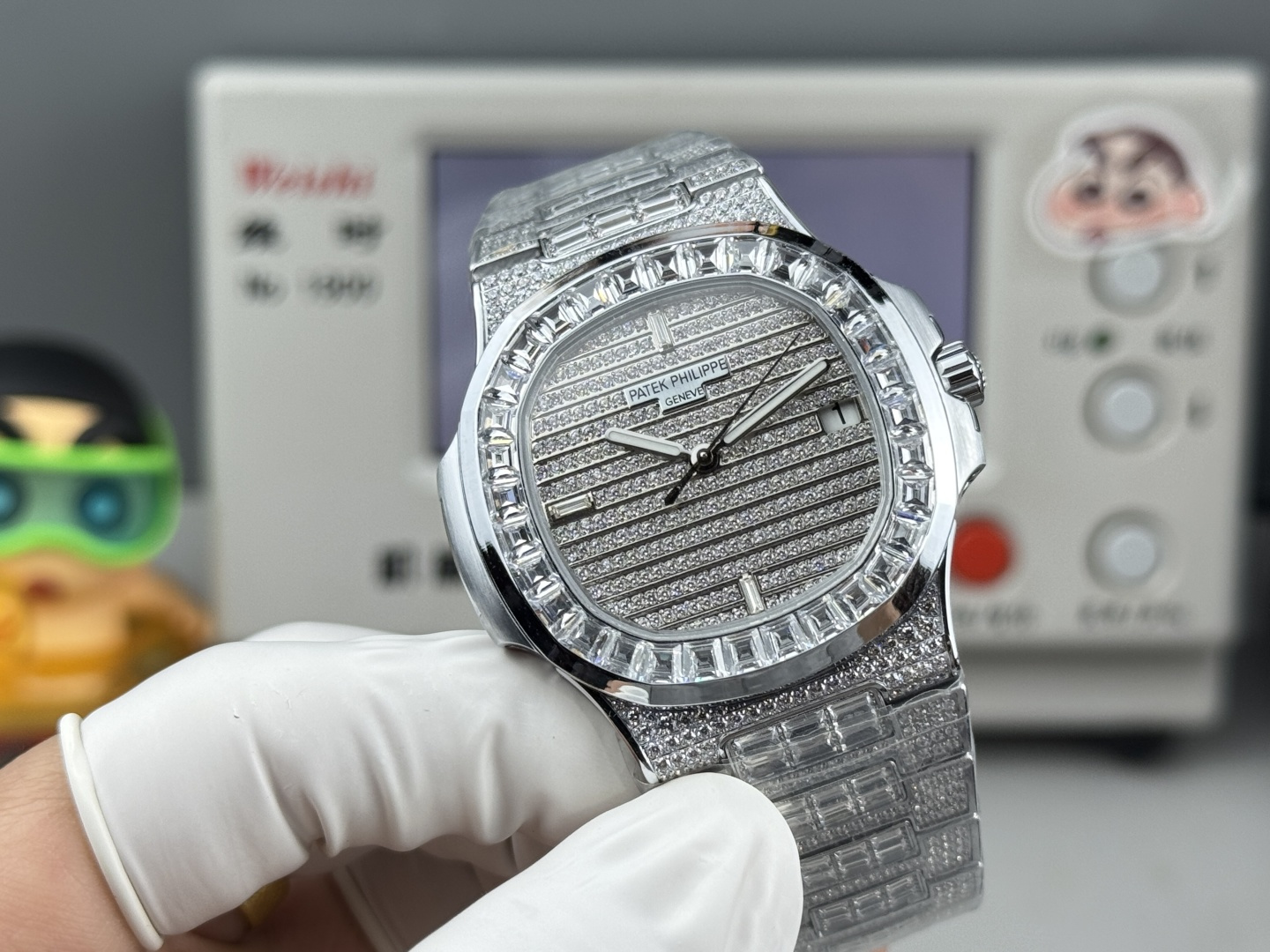 NO:602219,PDF Factory is full of stars!  PATEK PHILIPPE Nautilus 5719 series top full diamond watch, size 40mm  The I-shaped bead on the bracelet is inlaid with 803 eight-star and eight-arrow top-grade fire-colored rhinestones and 3 long T-shaped square diamonds. The dial is inlaid with 255 eight-star and eight-arrow top-grade fire-colored rhinestones and 3 long-shaped T-shaped diamond hour markers. PDF Factory invites you to appreciate the ultimate luxury Nautilus, allowing you to wear it to show your kingly style, patek philippe, gold19860909PDF Factory满天星来袭！ 百达翡丽PATEK PHILIPPE Nautilus 5719系列顶配满钻腕表 尺寸40mmX8.7mm 机芯独家定制26-一体自动上链机芯,调时不止秒及可动上链轮 整表均采用316L精钢CNC精雕加工后电镀白金,黄金,玫瑰金 表壳镶嵌颗八星八箭顶级火彩水钻,圈口32颗长形T方钻 表链工字珠镶嵌803颗八星八箭顶级火彩水钻及颗长形T方钻 表盘镶嵌255颗八星八箭顶级火彩水钻及3颗长形T钻时标 PDF Factory 邀您共鉴极致奢华的顶配鹦鹉螺,让您佩戴尽显王者风范,,patek philippe,gold,Watch