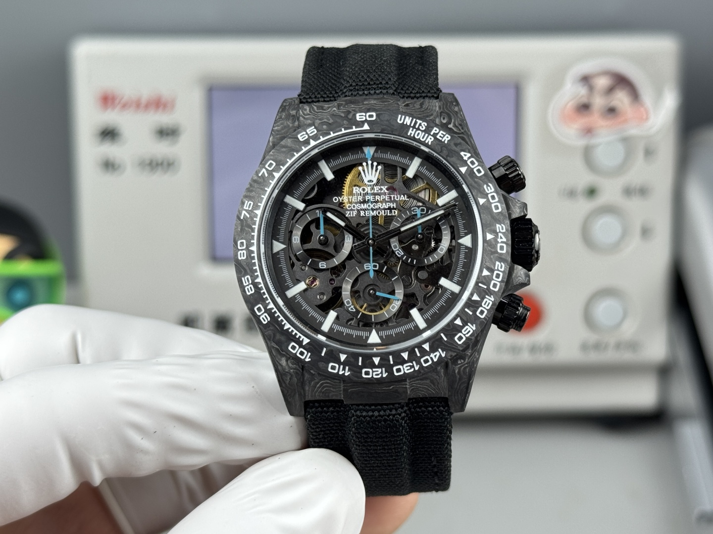 NO:602227,TW Factory  The carbon fiber customized version of the ROLEX Cosmochronograph Daytona series, the watch is not only light to wear, but also hard in appearance. Each watch has a unique carbon fiber pattern material. [Case] The watch size 40  The ring mouth and the bottom cover are made of high-composite carbon fiber and super luminous powder. The details are hand-chamfered and polished. The texture is extraordinary. [Strap Buckle] The strap is made of artificial fiber woven straps, which is breathable, comfortable and soft in texture. [Movement] adopts the latest precise and mature Shanghai movement, which perfectly realizes powerful functions and is the king of cost performance!  !  !  ,,rolex19860909TW Factory ROLEX宇宙计时迪通拿系列之碳纤维定制版,腕表不仅佩戴轻便,外表坚硬.且每一只腕表都拥有独一无二的碳纤花纹材质.【表壳】腕表尺寸40X12.4吻合原装.Tw工厂实力铸造碳纤维劳力士的独特风采.市场独家做到,整个壳套,圈口包括底盖均采用高复合碳纤维和超强夜光粉所打造.细节之处更是经过手工倒角抛光所制.质感非凡.【表带扣】表带采用人工纤维编织带所制,透气舒适,质地柔软.【机芯】采用最新精准而上海成熟机芯,完美实现强大功能,性价比之王！！！,,rolex,Watch