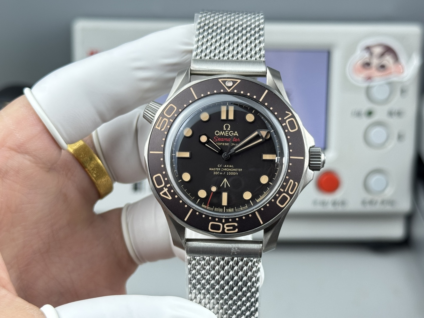 NO:617439,OR Factory - Anodized aluminum metal bezel and dial!  OMEGA007 movie 'No Time to Die' themed version watch - 'Seamaster Diver 300M 007 Edition', this watch is designed by OMEGA and Bond actor Daniel Graig  Cooperatively designed, the retro and solid style is eye-catching. The 42mm case is also made of grade 2 titanium. This material is often used in space technology, which is strong, ultra-light and has excellent wear resistance. The lid is sapphire glass. It is equipped with a customized replica 8806 integrated movement (without calendar gear) exclusively developed by OR Factory. OR Factory will take you to experience the original texture!  Welcome to taste!  ,,omega19860909OR Factory -阳极氧化铝金属表圈、表盘！欧米茄omega007电影《无暇赴死》主题版腕表——「Seamaster Diver 300M 007 Edition」,这枚腕表由 OMEGA 与邦德演员 Daniel Graig 合作设计,复古而扎实的风格让人眼前一亮,42毫米表壳也特别使用2级钛金属打造,这种经常适用于太空科技的材料坚固、超轻,拥有出色的耐磨性.锅盖蓝宝石玻璃表镜.搭载OR厂独家研发定制复刻8806一体机芯（无日历档位）. OR Factory,带您体验原装质感！欢迎品鉴！,,omega,Watch