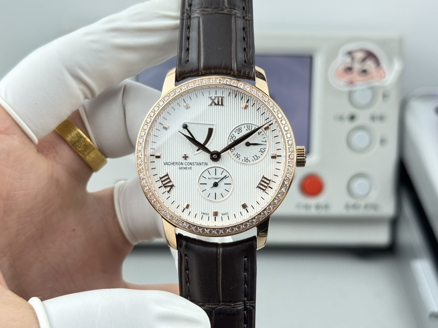 NO:715042,KM factory newly launches Vacheron Constantin TRADITIONNELLE series 83520/000R-9909 mechanical watch, which is shockingly launched!  Independent second hand, pointer calendar, power reserve function, multi-function watch, 3-digit calendar, 6-digit running seconds hand, 9-digit brain display, the same official watch diameter is 40mm, equipped with a modified 2475SC fully automatic mechanical movement, a popular model that is always out of stock and has good looks.,,vacheron19860909KM工厂新推出江诗丹顿TRADITIONNELLE传袭系列83520/000R-9909机械腕表,震撼上市！独立秒针、指针式日历、动力储备功能,多功能腕表,3位日历,6位跑秒小针,9位动脑显示,官方同样表径尺寸40mm,搭配改装2475SC全自动机械机芯,常年无货高颜值热门款.,,vacheron,Watch