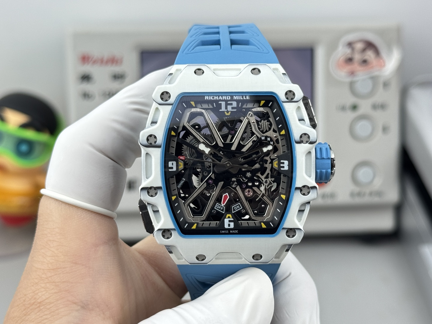NO:617790,『RICHARD MILLE』RM 35-03 series has released 5 products. Made with an integrated movement and a slim 13.5 mm case. The case is made of ultra-light and wear-resistant quartz carbon fiber NTT and carbon fiber TT. They are Tiffany blue NTT. Violent yellow NTT. White NTT.  Blue NTT.  The black TT all use self-winding movements. From the front, you can directly see the black plating, chamfering, polishing, brushing, sandblasting and other hand-finished details of the movement. The lightweight material is easy to wear, and the sports style design goes well with casual wear and hot girl skirts. It has just the right balance of sweetness and coolness!  The details control the ecstasy!  Clean lines + clear dial, both good looks and practicality, suitable for daily commuting or going out to the street to blast~,, tiffany, skirts19860909『RICHARD MILLE 』RM 35-03系列已发布5款产品 一体机芯制作 纤薄壳套13.5 mm 表壳采用超轻耐磨的石英碳纤维NTT与碳纤维TT制作,分别为蒂芙尼蓝NTT. 暴力黄NTT. 白色NTT．蓝色NTT．黑色TT 均使用自动上链机芯,从正面能够直接看到机芯的镀黑、倒角、抛光、拉丝、喷砂等手工润饰细节. 轻量化材质戴起来毫无负担,运动风设计混搭休闲装、辣妹裙都超搭,甜酷平衡得刚刚好！ 细节控狂喜！利落的线条＋清晰表盘,颜值和实用性双在线,日常通勤或出街炸场都hold住~,,tiffany,skirts,Watch