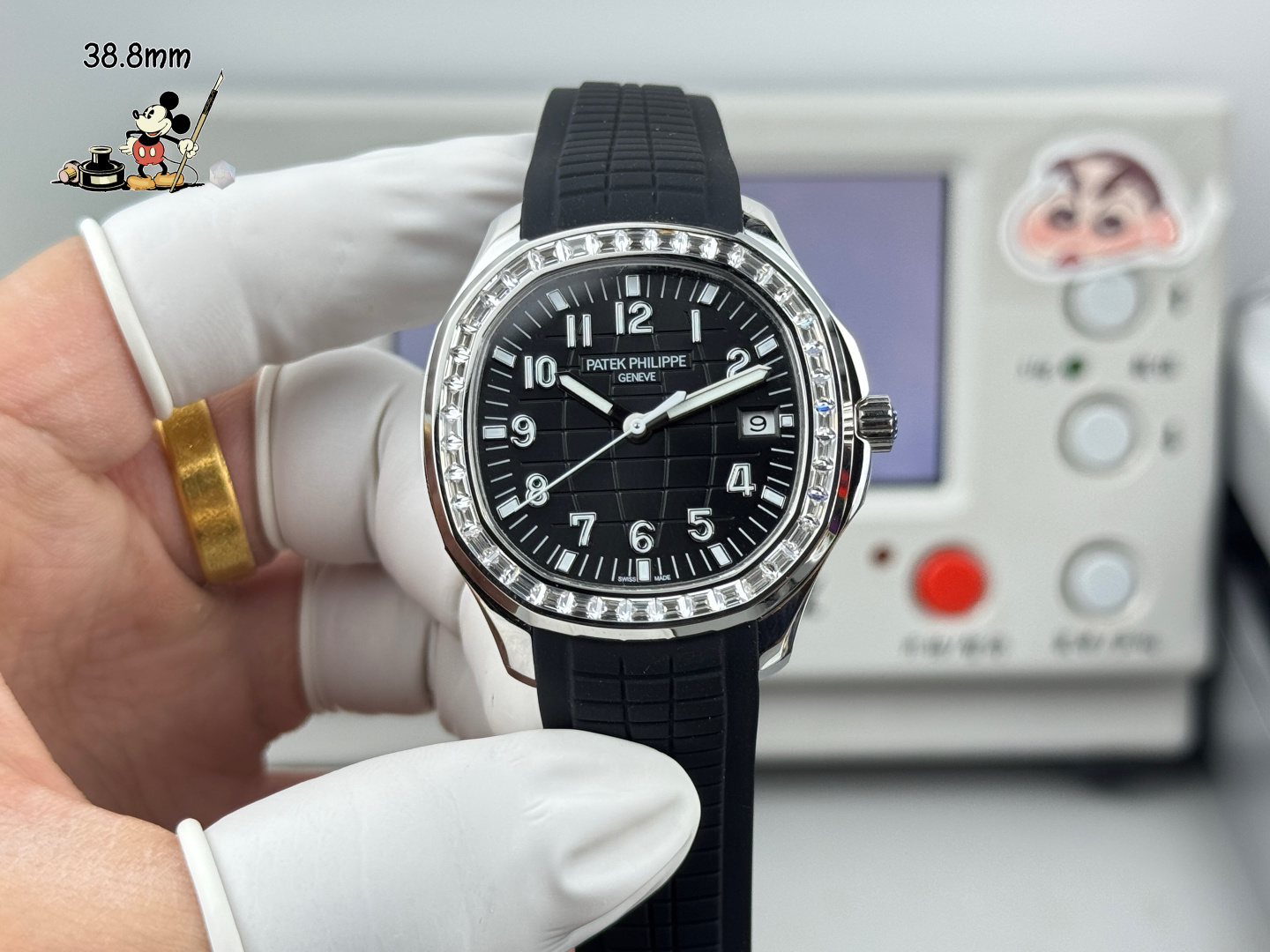 NO:641125,GR factory newly launches 38.8mm grenade AQUANAUT series mechanical watches, 5167A5168G5167R series watches - exclusively developed and customized PATEK  PHILIE. Imported and modified 324SC movement, upgraded to improve the shortcomings of the market version, the movement's functional reserve is up to about 55 hours. The quality is extremely stable, and the bold design of the product in the shape of a grenade shows the dynamic and fashionable charm of the wrist timepiece. It also demonstrates the exploration spirit of men who yearn for distant places, without losing elegance and refinement, highlighting the temperament of a sports watch. [Case]  1. The watch case still retains the rounded octagonal appearance and is made of 904 stainless steel. It is polished and polished to give it a more exquisite and gorgeous design. The material is strong and durable, with a diameter of 38.8mm and a thickness of 8.9mm. 2. The flat parts are all polished, the sides are frosted, and the flat part of the bezel is decorated with vertical satin patterns, which not only ensures a beautiful color, but also takes into account wear resistance.  3. The case and lugs are integrally formed, with smooth lines that fit the wrist. 4. The crown is also made of fine steel. The screw-in design ensures the waterproof performance of the watch. The anti-slip texture design ensures that the watch can be accurately timed, ensuring that every watch is 100% waterproof. [Strap buckle] The tapes are made of the same natural 'Tropical' composite rubber material. The waterproof watch strap shows the advantages of composite materials and is comfortable to wear. It is extremely resistant to abrasion, abrasion, seawater corrosion and ultraviolet radiation.  2. A perfect clone of Aquanaut’s classic folding clasp, even the very small corners are chamfered to ensure a restored sense of comfort. [Dial Pointers] Both the dial and hands adopt a consistent luminous effect. The dial is designed with inspiration from the earth’s network, with a relief pattern at the bottom and clear layers, all consistent with the look and feel.  2. The dial scales all use three-dimensional Arabic numeral time scales. Each three-dimensional time scale is made by hand. The time scales and hands are coated with the same Superluminova luminous coating, so the time can be easily read even in the dark. 3. The calendar window of each watch must be horizontally aligned without deflection. [Movement] The movement adopts the exclusive upgraded and customized Cal. imported modified 324SC movement. The quality is super stable and the power reserve is about 55 hours, basically ensuring zero failure.  2. The chamfers of the movement plywood are polished with Swiss craftsmanship and are equally impeccable. 4. The movements are all finely engraved, clear and not worn, and the texture is perfect. GR craftsmanship spirit, focus on quality!  ,19860909GR工厂新推出38.8mm 手雷AQUANAUT系列机械腕表,5167A5168G5167R系列腕表——独家开发定制PATEK PHILIE.进口改324SC机芯,升级改善市场版本的不足,机芯功能储蓄长达55小时左右.品质极其稳定,产品以手雷形状大胆的设计,展现腕间时计的动感时尚魅力,也彰显了男士向往远方的探索精神,又不失典雅精致,凸显运动腕表的气质.【表壳】 1.表壳依旧保留圆润的八角形外观,采用904精钢材质打造而成,经抛光润饰,更显精美华丽的设计风格,材质坚固耐用,直径38.8mm,厚度为8.9毫米. 2.平面部分均与一致经抛光处理,侧边采用磨砂处理,表圈平面部分饰有垂直缎纹,在保证色泽靓丽的同时,也兼顾耐磨特性. 3.表壳与表耳一体成型,线条流畅,贴合手腕. 4.表冠同样采用精钢材质打造而成,旋入式设计保证腕表防水性能,防滑纹理样式设计保证腕表可以精准校时,保证每一只腕表都做到百分百防水测试.【表带表扣】 胶带均采用与一致的天然“Tropical”复合橡胶材质,防水表带尽显复合材质的优势佩戴舒适,极其耐磨擦、耐磨损、耐海水腐蚀且抗紫外线辐射. 2.完美克隆Aquanaut经典式折叠式表扣,即使在非常细小的拐角处上也做有倒角润饰,确保还原般的舒适感.【表盘指针】 表盘及指针均采用一致的夜光效果,表盘以地球网络状灵感设计,底部浮雕图案,层次分明,均与一致观感. 2.表盘刻度均与一致采用立体阿拉伯数字时标,每个立体时标刻度是纯手工制作而成,时标和指针上都涂了一致Superluminova夜光涂层,即使在黑暗中也可以轻松读取时间. 3.日历窗口每一只腕表做到水平正位,不出现偏斜遮挡.【机芯】 机芯采用独家升级定制的Cal.进口改324SC机芯,质量超级稳定,动力储时长达55小时左右,基本做到零故障的保障. 2.机芯夹板的倒角采用瑞士工艺打磨同样无可挑剔. 4.机芯全部精雕刻字,清晰不磨损,纹理做到极致. GR匠工精神,专注品质！,,Watch