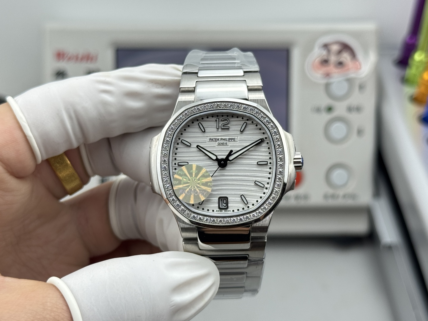 NO:727232,PDF Factory Wall Crack Recommended PDF Version All-in-one Patek Nautilus Series High-Value Women’s Watch [Superb Work, Top Version] Patek Philippe’s Sporty Elegant Nautilus Women’s Watch is Coming!  Welcome to compare the details 1. Equipped with an exclusive customized version of Cal.324 all-in-one automatic movement (not an ordinary plywood machine), the time can be adjusted without stopping seconds, the time can be adjusted without stopping seconds, special kinetic energy storage of 45 hours, vibration frequency of 28800 per hour. 2316L customized ergonomic strap!  3The size of the watch is 35.2MM and the thickness is 8.6mm, which is consistent with the original!  4. Inlaid with 56 crystal diamonds and the same number of diamonds. 5. The watch mirror is double-sided anti-glare sapphire crystal glass. 6. The color and luminous effect of the words are the same. 'No one can own it, it is just kept for the next generation.' Elegant and elegant, it perfectly interprets the fashion taste of working women, while being elegant and yet powerful and domineering. PDF Factory's ingenious masterpiece, watch friends are welcome to taste it,19860909PDF Factory 墙裂推荐PDF版本一体机 百达鹦鹉螺系列高颜值女表【超神之作 顶级版本】百达.翡丽运动优雅鹦鹉螺女款腕表强势来袭！欢迎对比细节 1搭配独家定制版Cal.324一体机自动机芯(非普通夹板机）,调时不停秒,调时不停秒,特惠动能储存45小时,振频28800每小时. 2316L定制级人体工程学表带！ 3腕表尺寸35.2MM,厚度8.6mm与原装一致！ 4镶嵌56颗水晶钻与钻石数量一致 . 5表镜双面防眩目蓝宝石水晶玻璃. 6字面色泽夜光效果均与一致. “没人能拥有,只不过为下一代保管而已.” 优雅大气 完美演绎职场女性的时尚品味,在优雅之余又不失强悍霸气. PDF Factory匠心力作 欢迎表友品鉴,,Watch