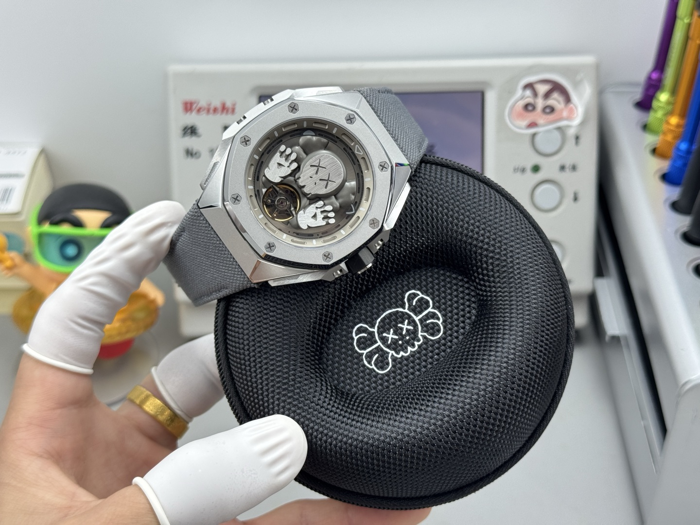 NO:728604,LS.Factory Audemars iguet Royal Oak Concept Series 26656TI..D019VE.01 1. Newly molded 43mm case, using a new design, a more ergonomic case, more refined case details, it has larger polished chamfers, size 43MM~17MM, the 43mm wide case has been carefully modified to accommodate the new movement with a slightly larger diameter  2. The movement adopts an imported customized fully automatic tourbillon movement, which is more beautiful and has more stable quality. 3. The watch case is made of Japanese 316 stainless steel, which shows that the steel case is more bright and bright (not ordinary 306 steel used in the market). 4. The mirror is made of imported sapphire glass. 5. The strap is made of canvas with a cover, which is more comfortable to wear and feels better. It is not pressed out of leather, and the buckle adopts a folding butterfly buckle.  6. Place an order now and get a custom-made convenient box to carry with you, first come first served, while supplies last.19860909LS .Factory Audemars iguet  皇家橡树概念系列26656TI..D019VE.01 1、新开模43 毫米表壳,采用全新设计、更符合人体工学的表壳、更精致的表壳细节,它具有较大的抛光倒角, 尺寸 43MM~17MM, 43毫米宽的表壳经过精心修饰,以容纳直径稍大的新机芯 2、机芯采用进口订制全自动陀飞轮机芯,更佳美观,质量更稳定. 3、表壳采用日本 316 精钢打造,显示出钢壳更佳鲜亮（非市场用普通 306 钢） 4、镜面采用进口蓝宝石玻璃镜面 5、 表带采用帆布带包皮,配带起来更加舒服,手感更好,非皮革压制而出,扣子采用折叠蝴蝶扣. 6、现在下单送随身携带订制方便盒子一个,先到先得,送完为止,,Watch