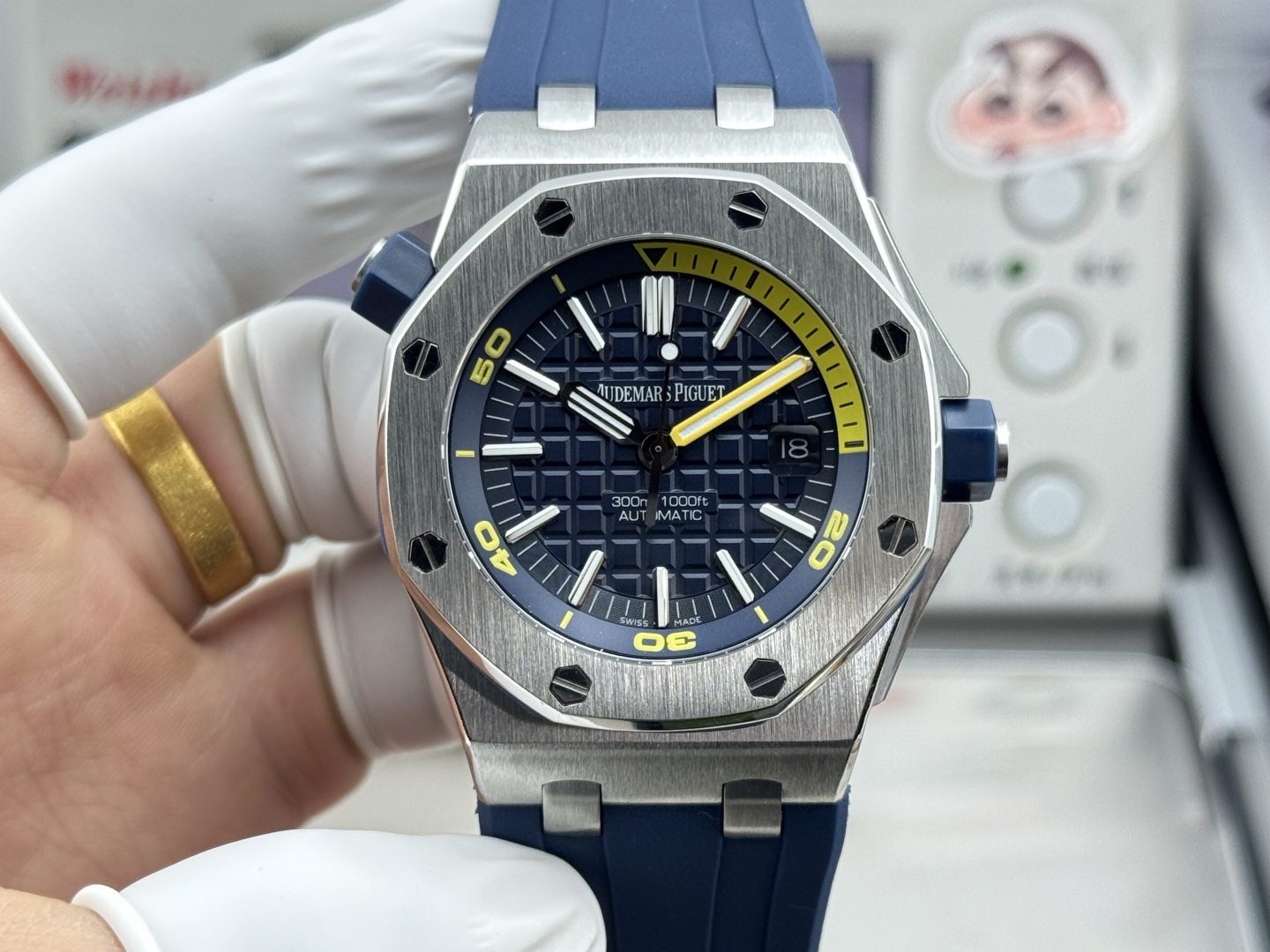 NO:754848,Produced by ZF, dense bottom, white shell, rose shell/black shell, diamond case, transparent bottom, white shell, rose shell/black shell, 1250 diamond case. ZF Factory reshapes the classics - Audemars Piguet AP A Royal Oak Series 15710, 15703, 15720 Return of the King!  Inspirational to do the best in every detail of hot-selling steel watches!  Watch size 42mmX14.1mm!  1. The strongest case polishing, the best surface, who would give it to me, the cost has skyrocketed, just for the most likeness 2. The strongest movement splint polishing, special color 18K rose gold automatic support color 3. The most user-friendly loose head buffer area to ensure that it matches the original design 4. The most three-dimensional and neat 'biscuit texture' on the disk surface is guaranteed to be exactly the same as the original  5. The most durable luminous light and the most aligned internal scales, get right to the point, and you no longer have to worry about it. 6. The hardest screws, and the screw grooves are crescent shaped and consistent with the original ones. 7. The closest to the original pointers, with sharp and neat cut surfaces without burrs. 8. The closest to the original calendar magnifying glass, the most transparent on the market.  9. The strongest sapphire mirror is transparent to the senses, and is coated with anti-vertigo anti-reflection coating. [Movement] 9015 modified 3120 movement, with stable function and the most similar appearance!  Who else to give to me? The strongest on earth reinvents the classics. Return of the King. Luxurious and exquisite recommended men’s mechanical watches. The best luxury recommendations for gifts. Please look for the exclusive quality of ZF factory, audemars.19860909ZF 出品  密底 白壳 玫壳/间黑壳 钻壳 透底 白壳  玫壳/间黑壳 1250 钻壳 ZF Factory 重塑经典——爱彼 AP A 皇家橡树系列 15710,15703,15720王者归来！励志要把钢表爆品细节做到最好！腕表尺寸42mmX14.1mm！1.最强表壳打磨,地表最佳,舍我其谁,成本暴增,只为最像 2.最强机芯夹板打磨,特调色18K玫瑰金自动托颜色 3.最人性化的可松动头粒缓冲区域,确保吻合原装设计 4.最立体和最工整的盘面“饼干纹理”保证和正品一模一样 5.最持久的夜光和对的最齐的内应刻度,直击重点,大家再也不用为此头痛 6.最硬螺丝,而且螺丝凹槽是月牙形状和正品一致 7.最接近原装的指针,切面锋利整齐无毛刺 8.最接近原装日历放大镜,通透性市面最强 9.最强蓝宝镜面通透感官,并镀有防眩晕增透镀膜【机芯】9015改3120机芯,功能稳定,外观最像！舍我其谁 地表最强重塑经典 王者归来 奢华精致推荐男士机械腕表 送礼最佳奢华推荐请认准ZF厂独家品质,,audemars,Watch