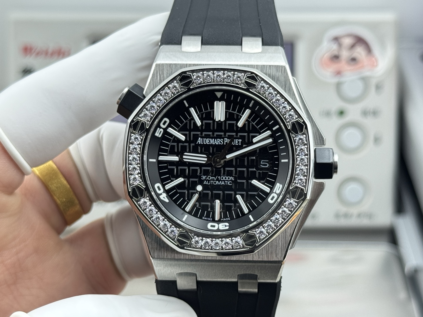 NO:725961,Reshape the classics - Audemars Piguet A, 15703, 15720, the return of the king!  Inspirational to do the best in every detail of hot-selling steel watches!  Watch size 42mmX14.1mm!  1. The strongest case polishing, the best surface on the earth, who would give it to me, the cost has skyrocketed, just for the most likeness 2. The strongest movement splint polishing, special color 18K rose gold automatic support color 3. The most user-friendly loose head bumper area to ensure that it matches the original design  4. The most three-dimensional and neat 'biscuit texture' on the disk is guaranteed to be exactly the same as the original. 5. The longest-lasting luminous light and the most aligned internal scales hit the point, and you no longer have to worry about it. 6. The hardest screws, and the screw grooves are crescent-shaped and consistent with the original. 7. The closest to the original hands, with sharp and neat cut surfaces without burrs. 8. The closest to the original calendar magnifying glass, the most transparent on the market.  9. The strongest sapphire mirror is transparent to the senses, and is coated with anti-vertigo anti-reflection coating. [Movement] 9015 modified 3120 movement, with stable function and the most similar appearance!  Who else would it be? The Strongest on Earth reshapes the classics Return of the King, audemars19860909重塑经典——爱彼A,15703,15720王者归来！励志要把钢表爆品细节做到最好！腕表尺寸42mmX14.1mm！1.最强表壳打磨,地表最佳,舍我其谁,成本暴增,只为最像 2.最强机芯夹板打磨,特调色18K玫瑰金自动托颜色 3.最人性化的可松动头粒缓冲区域,确保吻合原装设计 4.最立体和最工整的盘面“饼干纹理”保证和正品一模一样5.最持久的夜光和对的最齐的内应刻度,直击重点,大家再也不用为此头痛 6.最硬螺丝,而且螺丝凹槽是月牙形状和正品一致 7.最接近原装的指针,切面锋利整齐无毛刺 8.最接近原装日历放大镜,通透性市面最强 9.最强蓝宝镜面通透感官,并镀有防眩晕增透镀膜【机芯】9015改3120机芯,功能稳定,外观最像！舍我其谁 地表最强重塑经典 王者归来,,audemars,Watch