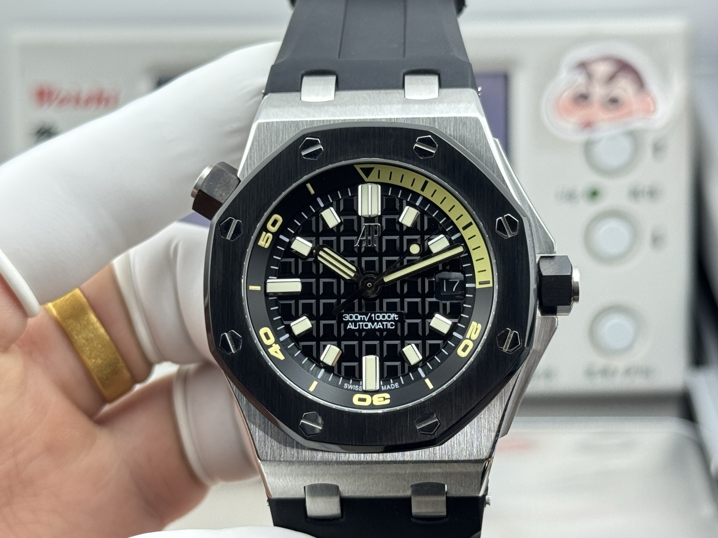 NO:725907,Produced by ZF, ZF Factory Audemars Piguet AP Royal Oak Offshore SV7 pays tribute to meticulous craftsmanship and focuses on offshore diving watches - the new 15720!  Watch size 42mmX14.2!  Three hands 1: The watch case is made of stainless steel, with anti-glare sapphire crystal glass and case back. All data materials are scanned and benchmarked with genuine products. 2: The movement adopts the brand-new Caliber automatic winding movement, which has stable running time and no after-sales worries. 3: The exclusive and strongest movement splint is polished to make it more three-dimensional. The new special top color 4: The most user-friendly moving head buffer ensures that it matches the original product 5: The dial is engraved with 'Méga'  Tapisserie' oversized plaid decoration, with fluorescent three-dimensional time scales and Royal Oak hands. Black rotating inner bezel with beige 0 to 15 minute zone 6: Filled with imported luminous light, the most durable luminous and the most consistent internal scale 7: Same times as the original  Digital magnifying glass and calendar window, super permeability 8: The watch strap adopts the latest imported rubber strap, which is consistent with the original texture and quality, and has a more advanced texture. The function and travel time are accurate and stable, and the appearance is scanned with original data. It is luxurious and exquisite. Recommended men's mechanical watch  , carefully created for you with ultra-realistic photo shoots and the best luxury recommendations for gifts. Please look for the exclusive quality of the ZF factory, audemars19860909ZF 出品  ZF Factory 爱彼 AP 皇家橡树离岸型 SV7倾情致敬 一丝不苟的精湛工艺 专注于离岸型潜水表——新款15720！腕表尺寸42mmX14.2！三针 1:表壳采用精钢表壳,搭配防眩光处理蓝宝石水晶玻璃表镜和表底,全部数据材质采用正品扫描对标.2:机芯采用改全新的Calibre 自动上链机芯,走时稳定,无售后忧虑3:独家最强机芯夹板打磨,更加立体.全新特调陀片颜色4:最人性化的活动头粒缓冲,确保吻合正品5:表盘镌刻“Méga Tapisserie”超大格纹装饰,搭配荧光立体时标和皇家橡树指针黑色旋转内表圈搭配米色0至15分钟区域6:采用进口夜光填充,最持久的夜光和最齐的内应刻度7:原装一致倍数放大镜日历窗口,超强通透性8:表带采用最新款开模的进口橡胶带,无论纹路颗粒还是质量全部吻合正品,质感更高级.功能走时精准稳定,外观原装数据扫描,奢华精致推荐男士机械腕表 ,为你精心打造超真实实物图拍摄送礼最佳奢华推荐请认准ZF厂独家品质,,audemars,Watch