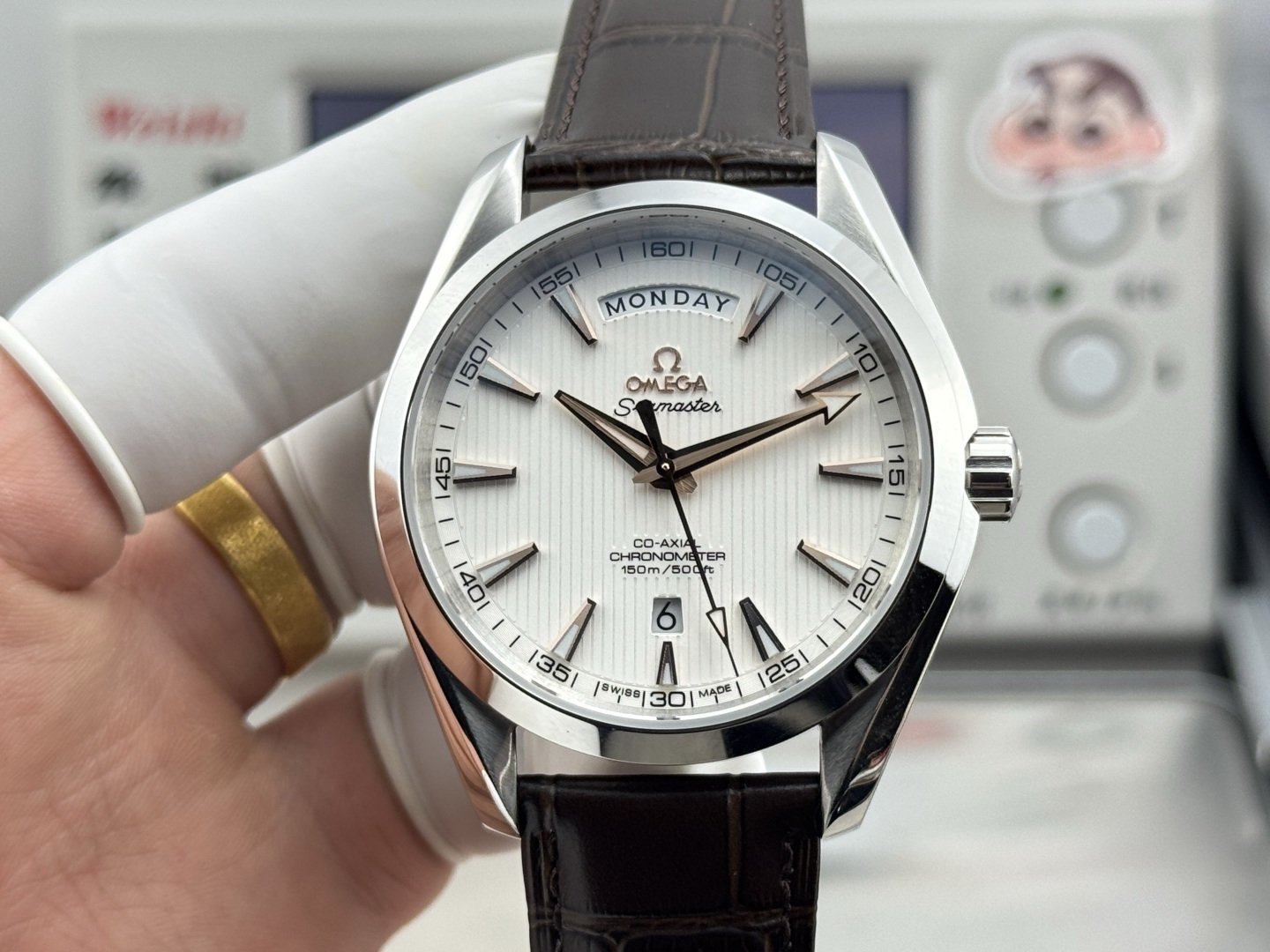 NO:725863,[OVS Factory’s latest masterpiece] The highest version on the market, the original 11-inch model, the Omega Seamaster 150M watch!  In terms of details, 1 is equipped with a customized version of 8602/8612 movement, automatic winding movement mechanism!  Restore the original quality!  2. The unique striped dial is designed with yacht 'teak' board as the material, and the date and week are displayed!  3 table diameter 43 mm!  4 Double-sided anti-reflective and wear-resistant sapphire mirror!  5316L stainless steel original strap!  【OVS Factory】Sincere new work, welcome your tasting!  ,19860909【OVS Factory最新力作】市场最高版本 原版11开模 欧.米茄omega海马150M腕表！细节方面 1搭载定制版8602/8612机芯,自动上链机芯机械！尽还原原版品质！ 2以游艇“柚木”板为素材设计独特条纹表盘,日期 星期显示！ 3表径43毫米！ 4双面防反光耐磨损蓝宝石镜面！ 5316L精钢原装表带！【OVS Factory】诚意新作 欢迎您的品鉴！,,Watch