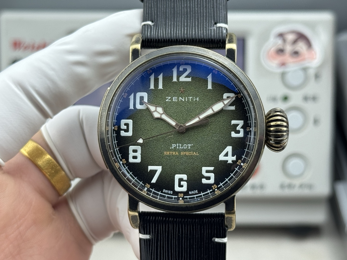 NO:728354,V+ launches the ZENITH pilot series. The dial is simple and beautiful, the snake-shaped hands, the sapphire glass, the case is superbly polished, especially the water chestnut polishing. Big aviation fans must not miss this movement. It adopts imported modified EIite679. The travel time is accurate and stable with zero faults. The dial is 45x14.25. The original mold is synchronized. The titanium buckle and bottom cover [Dream with the stars, walk with the truth],19860909V+推出ZENITH 真力时飞行员系列 表盘简洁美观 蛇形指针 蓝宝石玻璃 表壳打磨超赞 特别是菱角打磨都很到位 大飞迷一定不可错过此款机芯采用进口改EIite679 走时精准稳定零故障表经45x14.25 原装开模同步 钛金属表扣及底盖 [以星为梦,与眞同行],,Watch