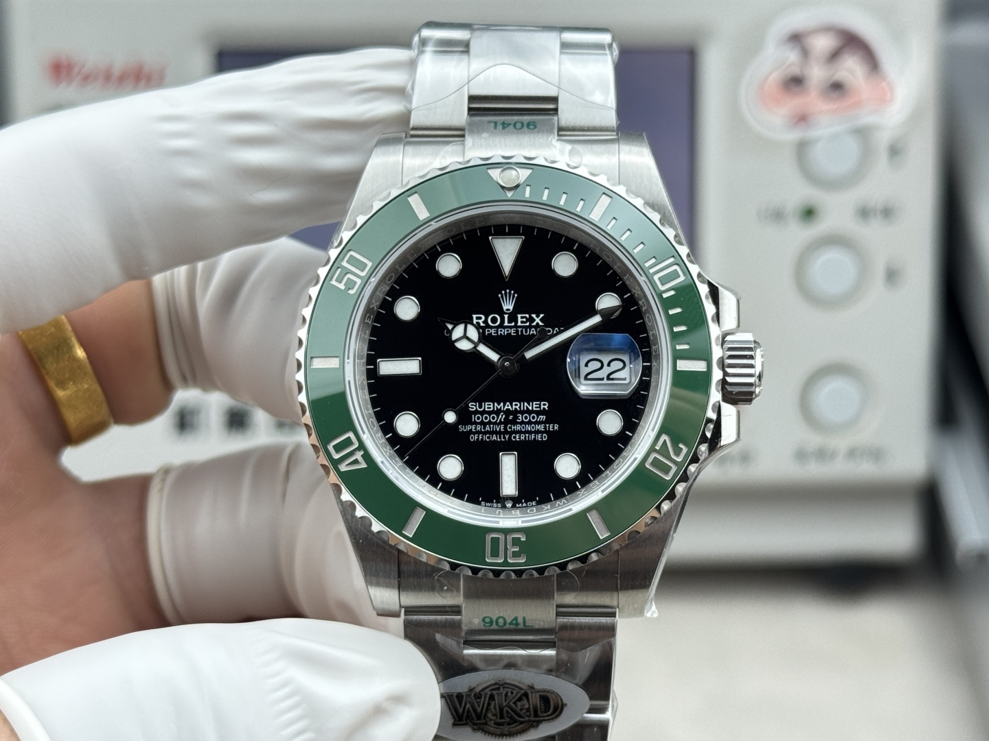 NO:741730,WKD factory newly launches Rolex Submariner Date 126610 Black Submariner Green Submariner 41mm 1. Equipped with an exclusive integrated movement with no card and the same as the original version, the power can truly reach 72 hours. The movement factory is developed according to the original movement, and all parts are reproduced according to the original 11, which is the strongest version of the movement in the market. 2. The entire watch is made of 904L stainless steel / the ring is electroplated with real platinum, and the entire watch accessories are common with the original version. 3. The bowl cover type dial is literally developed using original Rolex technology at a ratio of 1:1. The color of the surface and the appearance of the bottom of the surface are consistent with the original. The details, including the luminous luminous on the nails, are the same long-lasting blue luminous display as the original. 4. The ceramic green ring uses the exclusive green ring v4 version. The color is truly consistent with the original version. 5. Warm and jade-like luminous beads, immortal white, ceramic ring + luminous beads are perfectly reproduced, rolex19860909WKD factory全新推出劳力士潜航者日历型126610黑水鬼绿水鬼41mm 1.搭载独家与原版一致无卡度一体机芯,动力真正做到72小时,机芯厂按原版机芯开发,所有零件按原版11复刻,为市场最强版本机芯,没有之一 2.整表904L精钢 /圈口电镀真白金,整表配件做到与原版通用 3.字面使用原装劳力士技术1:1开发的碗盖型表面盘,表面色,表面底部外观均与原装一致,细节到字钉夜光与原装一样为長效蓝色夜光显示. 4.陶瓷绿圈使用独家绿圈v4版本 颜色真正做到与原版一致 5.温润如玉夜光珠 不死白 陶瓷圈+夜光珠完美复刻,,rolex,Watch