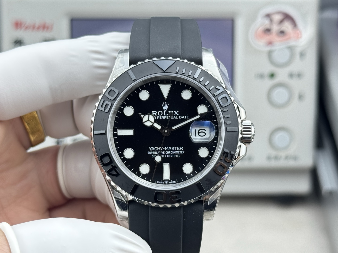 NO:741757,N+ counterweight version - 'Gram' yacht Yacht-Master 42MM, 226679TBR series 1N+ factory uses 904L fine steel cladding with internal counterweight, refusing to use a thickened and heavier bottom cover, and a full tungsten steel case!  N+ promises no peeling, no color fading, and it can be gold-filled!  The only one on the market!  Weight g, synchronized with the original. Table diameter matches the original gold size 42MM, thickness 11.8MM!  The bottom of the case is embossed with four original precious metal stamps!  2 Comes with original substitute dial, hands, and high-transparent sapphire glass mirror regardless of cost!  The rotating outer ring is inlaid with T-shaped rock sugar colored diamonds, and the lugs are inlaid with diamonds of different sizes, which is full of fire!  The dial and hands are made of luminous filling powder imported from Switzerland, matching the ice sapphire blue luminous color, which is long-lasting and bright!  Paired with a rubber strap containing memory steel, an integrated buckle made of 904L stainless steel, and the original and internally synchronized strap size can be fine-tuned!  3 Equipped with the latest version of fully automatic mechanical Cal. integrated movement, it is powerful and stable in performance; it has a kinetic energy reserve of 72 hours!  N+ factory Yacht-Master—interprets the nautical spirit with precise craftsmanship and demonstrates excellent taste on the wrist!  Welcome to taste!  ,,gold19860909N+配重版本-“克”游艇 游艇名仕42MM,226679TBR系列 1N+ factory采用904L精钢包壳内部配重,拒绝使用底盖加厚加重、全钨钢材质表壳！N+承诺不掉皮不掉色可包金！市面独一家！重量g,同步原装.表径对版原装黄金尺寸42MM,厚度11.8MM！表壳底部均压印对版原装四个贵金属印记！ 2不计成本搭配原装代用表盘、指针、高透蓝宝石玻璃镜面！旋转外圈镶嵌T方培育冰糖彩钻、表耳镶嵌大小不同碎钻,火彩十足！表盘、指针均采用瑞士进口夜光填充粉,对版冰宝蓝夜光颜色,持久光亮！搭配内含记忆钢片橡胶表带,904L精钢打造一体表扣,内部同步原装可微调表带尺寸！ 3搭载最新版全自动机械Cal.一体机芯,功能强大,性能稳定；动能储备72小时！ N+ factory游艇名仕——以精准工艺诠释航海精神,于腕间彰显卓越品味！欢迎品鉴！,,gold,Watch