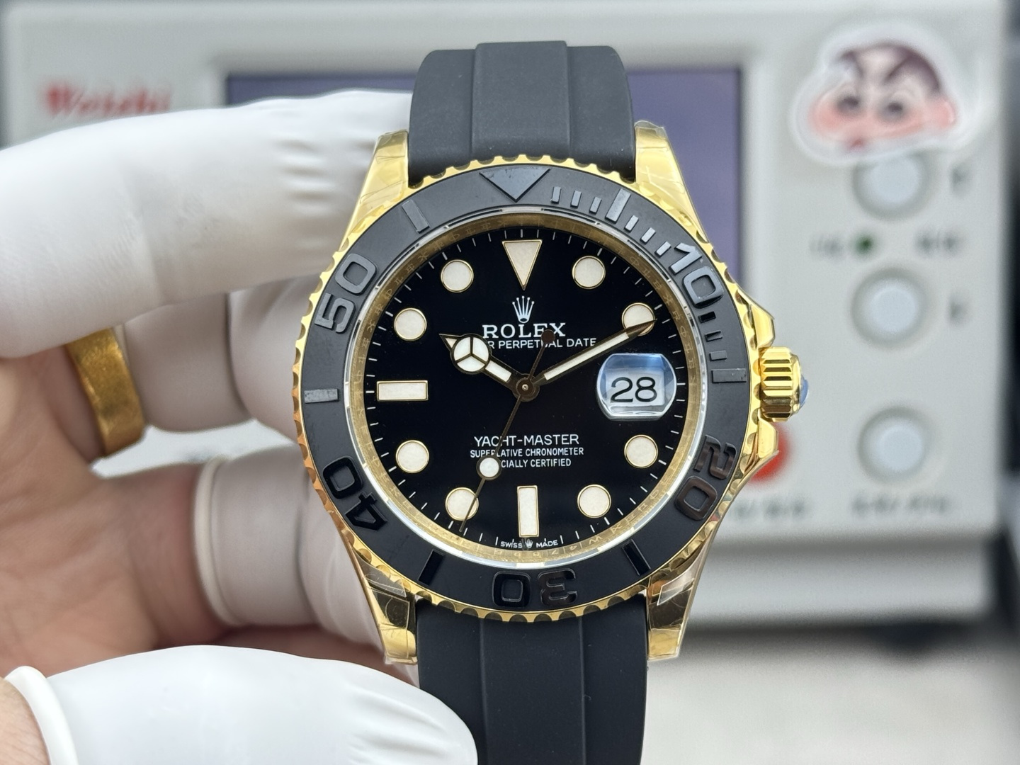 NO:741758,N+ counterweight version - 'Gram' yacht Yacht-Master 42MM, 226679TBR series 1N+ factory uses 904L fine steel cladding with internal counterweight, refusing to use a thickened and heavier bottom cover, and a full tungsten steel case!  N+ promises no peeling, no color fading, and it can be gold-filled!  The only one on the market!  Weight 158g, synchronized with the original. The diameter of the watch is the same as the original gold, the size is 42MM, and the thickness is 11.8MM!  The bottom of the case is embossed with four original precious metal stamps!  2 Comes with original substitute dial, hands, and high-transparent sapphire glass mirror regardless of cost!  The rotating outer ring is inlaid with T-shaped rock sugar colored diamonds, and the lugs are inlaid with diamonds of different sizes, which is full of fire!  The dial and hands are made of luminous filling powder imported from Switzerland, matching the ice sapphire blue luminous color, which is long-lasting and bright!  Paired with a rubber strap containing memory steel, an integrated buckle made of 904L stainless steel, and the original and internally synchronized strap size can be fine-tuned!  3 Equipped with the latest version of fully automatic mechanical Cal. integrated movement, it is powerful and stable in performance; it has a kinetic energy reserve of 72 hours!  N+ factory Yacht-Master—interprets the nautical spirit with precise craftsmanship and demonstrates excellent taste on the wrist!  Welcome to taste!  ,,gold19860909N+配重版本-“克”游艇 游艇名仕42MM,226679TBR系列 1N+ factory采用904L精钢包壳内部配重,拒绝使用底盖加厚加重、全钨钢材质表壳！N+承诺不掉皮不掉色可包金！市面独一家！重量158g,同步原装.表径对版原装黄金尺寸42MM,厚度11.8MM！表壳底部均压印对版原装四个贵金属印记！ 2不计成本搭配原装代用表盘、指针、高透蓝宝石玻璃镜面！旋转外圈镶嵌T方培育冰糖彩钻、表耳镶嵌大小不同碎钻,火彩十足！表盘、指针均采用瑞士进口夜光填充粉,对版冰宝蓝夜光颜色,持久光亮！搭配内含记忆钢片橡胶表带,904L精钢打造一体表扣,内部同步原装可微调表带尺寸！ 3搭载最新版全自动机械Cal.一体机芯,功能强大,性能稳定；动能储备72小时！ N+ factory游艇名仕——以精准工艺诠释航海精神,于腕间彰显卓越品味！欢迎品鉴！,,gold,Watch