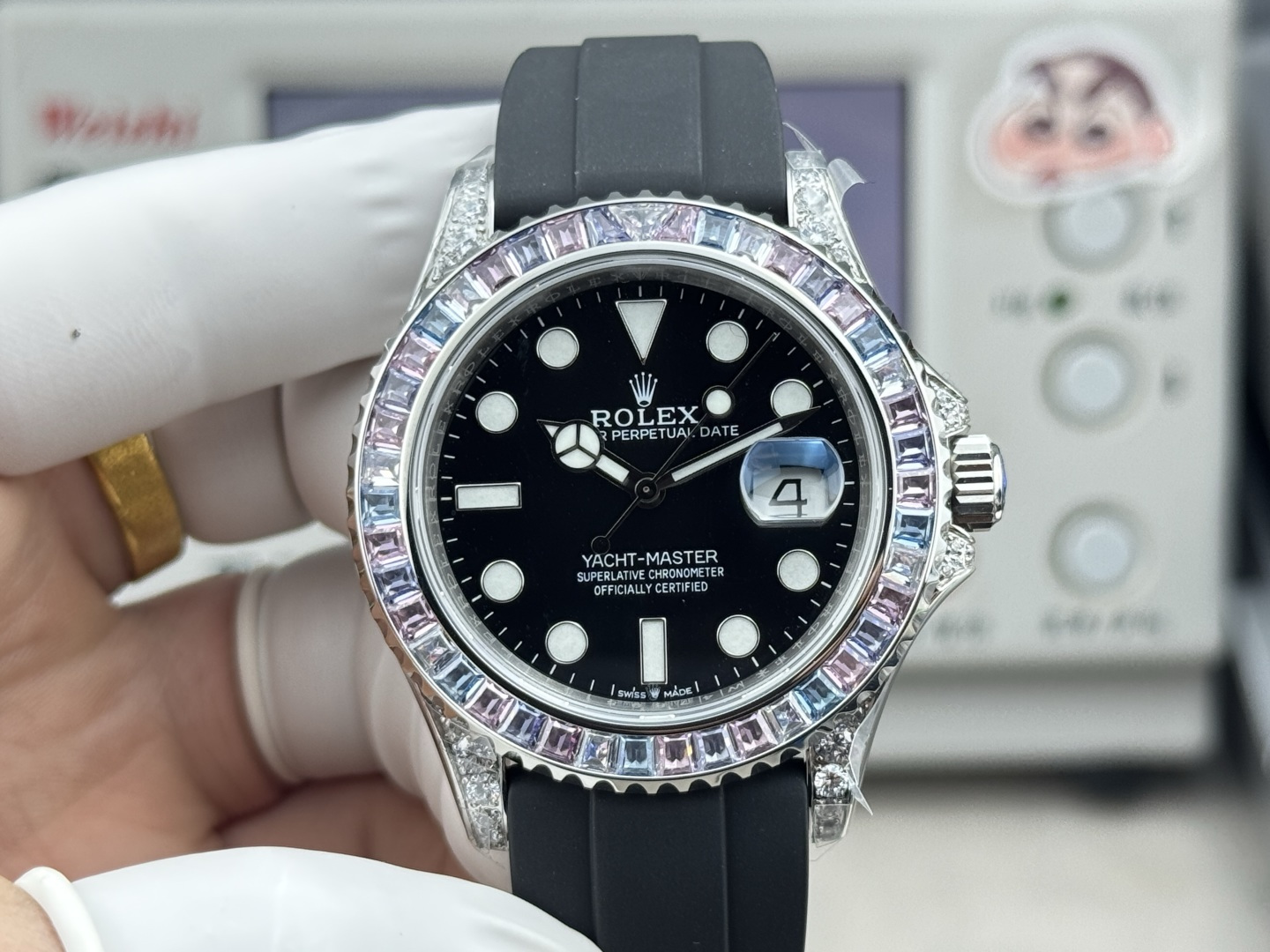 NO:741759,N+ counterweight version - 'Gram' hidden model yacht Yacht-Master 42MM, 226679TBR series 1N+ factory adopts 904L fine steel cladding with internal counterweight, and refuses to use thickened and weighted bottom cover, full tungsten steel case!  N+ promises no peeling, no color fading, and it can be gold-filled!  The only one on the market!  Weight g, synchronized with the original. Table diameter matches the original gold size 42MM, thickness 11.8MM!  The bottom of the case is embossed with four original precious metal stamps!  2 Comes with original substitute dial, hands, and high-transparent sapphire glass mirror regardless of cost!  The rotating outer ring is inlaid with T-shaped rock sugar colored diamonds, and the lugs are inlaid with diamonds of different sizes, which is full of fire!  The dial and hands are made of luminous filling powder imported from Switzerland, matching the ice sapphire blue luminous color, which is long-lasting and bright!  Paired with a rubber strap containing memory steel, an integrated buckle made of 904L stainless steel, and the original and internally synchronized strap size can be fine-tuned!  3 Equipped with the latest version of fully automatic mechanical Cal. integrated movement, it is powerful and stable in performance; it has a kinetic energy reserve of 72 hours!  N+ factory Yacht-Master—interprets the nautical spirit with precise craftsmanship and demonstrates excellent taste on the wrist!  Welcome to taste!  ,,gold19860909N+配重版本-“克”隐藏款游艇 游艇名仕42MM,226679TBR系列 1N+ factory采用904L精钢包壳内部配重,拒绝使用底盖加厚加重、全钨钢材质表壳！N+承诺不掉皮不掉色可包金！市面独一家！重量g,同步原装.表径对版原装黄金尺寸42MM,厚度11.8MM！表壳底部均压印对版原装四个贵金属印记！ 2不计成本搭配原装代用表盘、指针、高透蓝宝石玻璃镜面！旋转外圈镶嵌T方培育冰糖彩钻、表耳镶嵌大小不同碎钻,火彩十足！表盘、指针均采用瑞士进口夜光填充粉,对版冰宝蓝夜光颜色,持久光亮！搭配内含记忆钢片橡胶表带,904L精钢打造一体表扣,内部同步原装可微调表带尺寸！ 3搭载最新版全自动机械Cal.一体机芯,功能强大,性能稳定；动能储备72小时！ N+ factory游艇名仕——以精准工艺诠释航海精神,于腕间彰显卓越品味！欢迎品鉴！,,gold,Watch