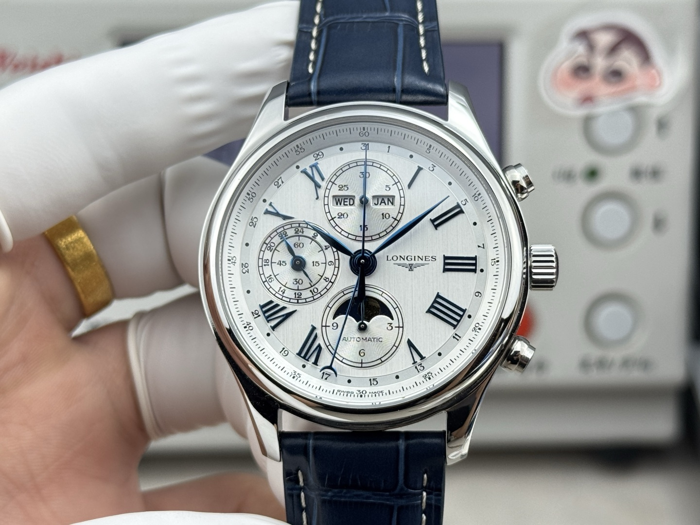 NO:741701,Produced by GS, the new Longines moon phase 42mm face - thousands of exquisite things, gathered in one plate, with exquisite layout and excellent look and feel!  [Purchase three original watches to open molds, and the exquisite craftsmanship will be on your wrist] [Watch Case] ​​The watch size is 42mm, 40mm is optional!  The case is made of finely ground 316L stainless steel with a bright luster, showing the soft lines of the original shining texture. The upright lugs are integrated with the case, which is close to the hand and extremely comfortable to wear. [Movement] The Dandong 7751 movement is modified from the original L.687 movement, and all functions are synchronized with the original version. It is one of the most proud products with domestic movement, and is also the most distinctive classic of Longines.  Style [Literal] The Longines moon phase has the most restored 'wheat grain' decoration, three-dimensional printed black Arabic scales, every font strictly refers to the original style, and is interchangeable with the genuine product. [Pointers] The eight-needle moon phase has eight blue steel hands forged by high-temperature quenching, which are deep and shiny. The blue steel craftsmanship is the highest level in Switzerland, with deep backlighting and dazzling light!  [Movement] The functions of the movement are consistent with the original ones - perfectly integrating various practical functions such as moon phase, full calendar, twenty-four hours and multi-function timing. The L687 self-winding mechanical movement vibrates 28 times per hour and can reach 45 hours of power reserve. [GS Factory] The GS factory is only to create the most familiar Longines top model.  Quality watches, rich products, continuous improvement, while pursuing quality, we have also become one of the most cost-effective factories in the market. Every watch will purchase original new products for mold making, so that the watches can be perfectly restored from details to texture. We would like to thank every merchant and watch friend who supports the GS factory. We will continue to work hard!  ,,longines19860909GS出品,浪琴名匠月相42mm新面——万千精妙,汇于一盘,布局精巧,观感绝佳！【购入三块原装表开模,精湛工艺视与腕间】【表壳】腕表尺寸42mm,40mm可选！表壳由品质出众的316L精钢精磨细造,光泽明亮,呈现原装闪耀质感的柔美线条.直立式表耳与表壳一体成型,佩戴贴手,极为舒适【机芯】采用丹东7751机芯改原装L.687型机芯,所有功能同步原版.是国内机芯重的骄傲产品之一,也是浪琴最具有特色的经典款式【字面】浪琴月相还原度最高的“麦粒'饰纹,立体印刷的黑色阿拉伯刻度,每一处字体都严格参考原装款式,做到和正品互换的级别【指针】八针月相有着八只高温淬火锻造而成的蓝钢指针,深邃有致,熠熠生辉.蓝钢工艺为瑞士最高工艺等级,逆光深邃,对光耀眼！【机芯】机芯功能与原装吻合——完美融合月相、全历、二十四小时以及多功能计时等多种实用功能,L687自动上链机械机芯,每小时振动28,次,可达45小时动力储存【GS工厂】GS工厂只为打造最具大众熟悉的浪琴最高品质腕表,产品丰富,不断改进,在追求品质的同时也做到了市场最具性价比的工厂之一,每一款腕表都会购入原装新品去开模制作,让腕表从细节到质感都完美还原,在这里感谢每一位支持GS工厂的商家和表友,我们会不断努力！,,longines,Watch