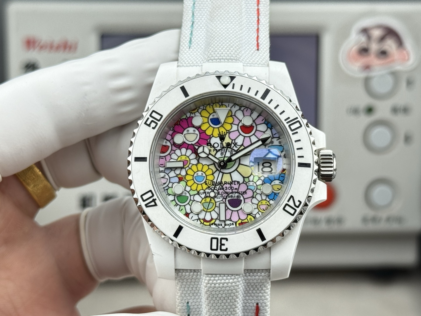 NO:754939,ROLEX - 'G-Dragon' Sunflower modified Sub, Takashi Murakami Sunflower co-branded style, using black imported ceramic case, exquisite enamel dial with original movement!  The healing and smiling summer atmosphere is paired with an imported canvas strap and carbon fiber buckle!  ,,rolex19860909ROLEX劳力士-“权志龙”的太阳花 改装款Sub 村上隆太阳花联名款式 采用黑色进口陶瓷表壳 字面精致搪瓷表盘 原装机芯！ 治愈系微笑满满的夏日气息搭配进口帆布带 碳纤维表扣！,,rolex,Watch