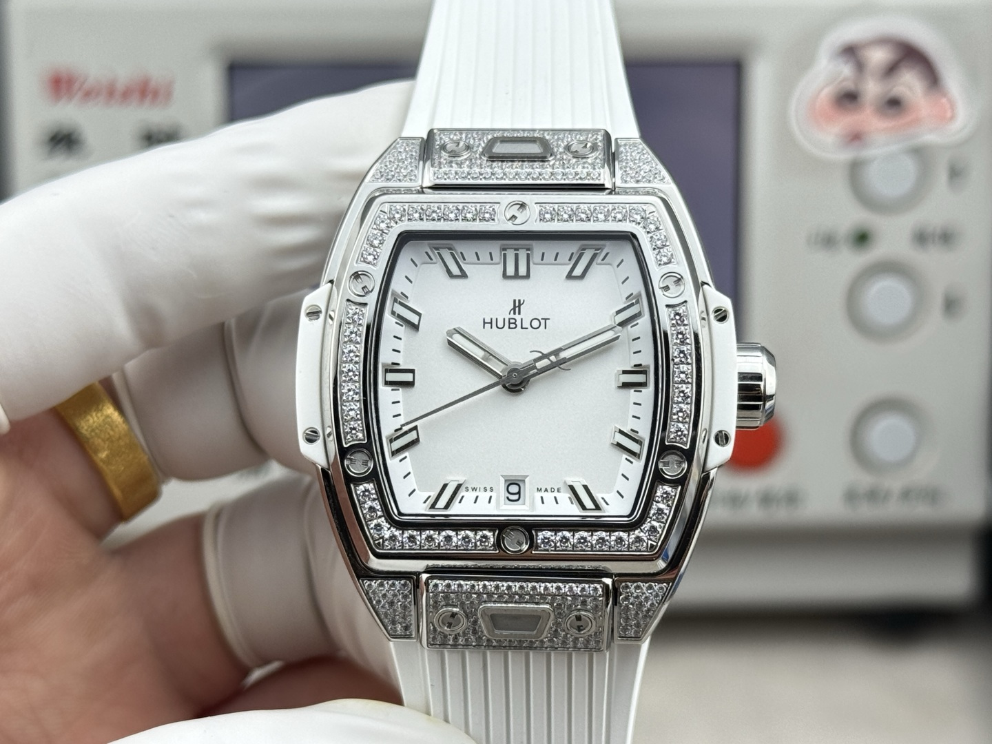 NO:754932,MS Factory-Hublot BIG BANG soul explosion, diamond watch, watch diameter 39MM, the style of the whole watch is fashionable and exquisite, with a highly recognizable barrel-shaped design. The strap is equipped with a one-click quick release function, which gives more connotation and beauty. The watch uses Japanese Miyota ultra-stable movement to Hub1122 movement, and can be worn by both men and women!  Welcome to taste!  !  !  ,19860909MS Factory-宇舶BIG BANG 灵魂大爆炸、镶钻腕表,表径39MM,整表的风格时尚精致感拉满,辨识度极高的酒桶型设计,表带配有可一键快速拆功能,赋予了更多内涵与美感,腕表采用日本Miyota超稳定机芯改Hub1122机芯,男女皆可佩戴！欢迎品鉴！！！,,Watch