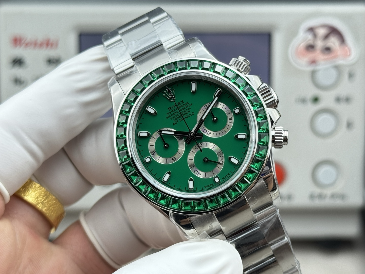 NO:764772,HEH modified customized hidden model!  Built-in integrated movement. Daytona launches hidden models every year. These styles will not appear in the product catalog. In theory, hidden model modifications are only for the brand’s super VIPs.  The modified watch not only has a new look in appearance, but also achieves a qualitative leap in performance and function. We use top watchmaking materials, such as luxurious carbon fiber, bright gemstones, etc., to give the watch excellent texture and durability. At the same time, through the optimization and upgrading of the movement, the accuracy and stability of the watch are improved, allowing you to enjoy the fashionable charm while also feeling the ultimate essence of watchmaking craftsmanship. Sapphire silver stone dial  Pigeon blood red ruby dial Pink crystal gemstone (Pink Panther) Colored gemstone rainbow (Phantom) Amber topaz (large yellow croaker) Imperial emerald (skeleton) Glacier sapphire (glacier blue) Imperial emerald (platinum green) The darling of the collection world, it exists like a physical explosion. Distinguished super VIP players, you deserve to have the hidden limited edition!  In this era of rapid development, let us embark on the extraordinary road of watch modification together, reshaping time with ingenuity and infinite creativity, so that every carefully designed and customized hidden model can bloom wonderfully.19860909HEH改装定制隐藏款！内置一体机芯. 迪通拿每年都会推出隐藏款.这些款式,不会出现在产品册上,隐藏款改装理论上只面向品牌的超级vip. 改装后的手表,不仅在外观上焕然一新,更在性能与功能上实现了质的飞跃.我们选用顶级的制表材料,如奢华的碳纤维、璀璨的宝石等,为手表赋予了卓越的质感与耐久性.同时,通过对机芯的优化升级,提升了手表的精准度与稳定性,让您在享受时尚魅力的同时,也能感受到制表工艺的极致精髓. 蓝宝石银耀石表盘 鸽血红红宝石 表盘 粉水晶宝石（粉红豹） 彩色宝石彩虹（幻影） 琥珀黄宝石（大黄鱼） 帝王绿宝石（镂空） 冰川蓝宝石（冰川兰） 帝王绿宝石（白金绿） 收藏界宠儿 实物炸裂般的存在. 尊贵的超级VIP玩家,隐藏限量款您值得拥有！ 在这个飞速发展的时代,让我们一同踏上手表改装的超凡之路,用匠心精神与无限创意重塑时光,让每一款精心设计定制隐藏款都能精彩绽放.,,Watch