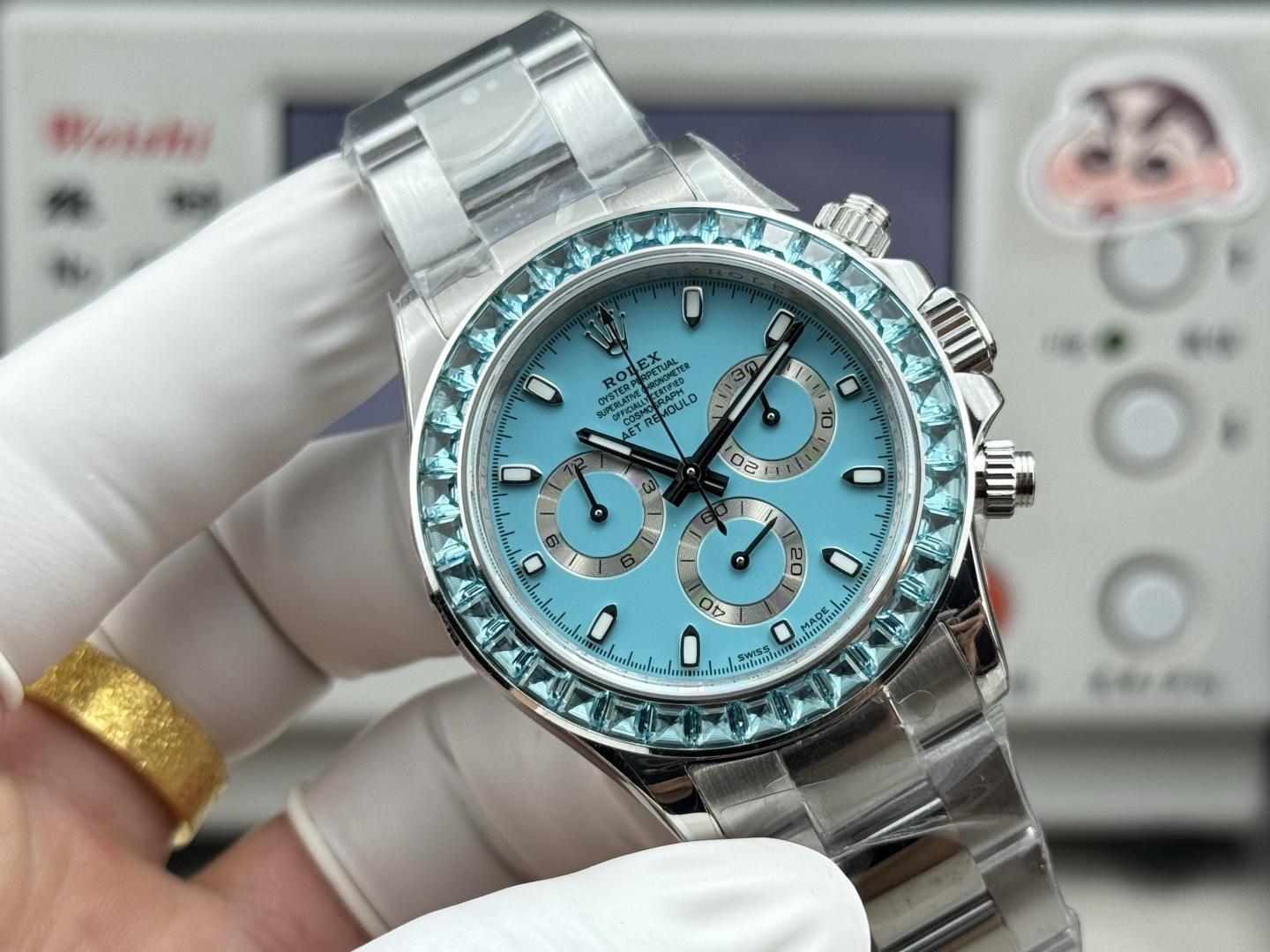NO:764769,HEH modified customized hidden model!  Built-in integrated movement!  Daytona launches hidden models every year. These styles will not appear in the product catalog. In theory, hidden model modifications are only for the brand’s super VIPs.  The modified watch not only has a new look in appearance, but also achieves a qualitative leap in performance and function. We use top watchmaking materials, such as luxurious carbon fiber, bright gemstones, etc., to give the watch excellent texture and durability. At the same time, through the optimization and upgrading of the movement, the accuracy and stability of the watch are improved, allowing you to enjoy the fashionable charm while also feeling the ultimate essence of watchmaking craftsmanship. Sapphire silver stone dial  Pigeon blood red ruby dial Pink crystal gemstone (Pink Panther) Colored gemstone rainbow (Phantom) Amber topaz (large yellow croaker) Imperial emerald (skeleton) Glacier sapphire (glacier blue) Imperial emerald (platinum green) The darling of the collection world, it exists like a physical explosion. Distinguished super VIP players, you deserve to have the hidden limited edition!  In this era of rapid development, let us embark on the extraordinary road of watch modification together, reshaping time with ingenuity and infinite creativity, so that every carefully designed and customized hidden model can bloom wonderfully.19860909HEH改装定制隐藏款！内置一体机芯！ 迪通拿每年都会推出隐藏款.这些款式,不会出现在产品册上,隐藏款改装理论上只面向品牌的超级vip. 改装后的手表,不仅在外观上焕然一新,更在性能与功能上实现了质的飞跃.我们选用顶级的制表材料,如奢华的碳纤维、璀璨的宝石等,为手表赋予了卓越的质感与耐久性.同时,通过对机芯的优化升级,提升了手表的精准度与稳定性,让您在享受时尚魅力的同时,也能感受到制表工艺的极致精髓. 蓝宝石银耀石表盘 鸽血红红宝石 表盘 粉水晶宝石（粉红豹） 彩色宝石彩虹（幻影） 琥珀黄宝石（大黄鱼） 帝王绿宝石（镂空） 冰川蓝宝石（冰川兰） 帝王绿宝石（白金绿） 收藏界宠儿 实物炸裂般的存在. 尊贵的超级VIP玩家,隐藏限量款您值得拥有！ 在这个飞速发展的时代,让我们一同踏上手表改装的超凡之路,用匠心精神与无限创意重塑时光,让每一款精心设计定制隐藏款都能精彩绽放.,,Watch