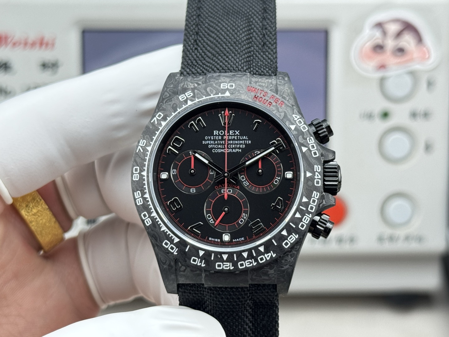 NO:820698,HEH carbon fiber / modified customized version of Rolex / ROLEX Daytona series, A. Movement Dandong 4801 movement, hollow 4802 movement. The diameter of the watch is 40mm, which is the same size as the ordinary Daytona. The whole watch weighs about 50 grams.  B. The entire watch case is made of imported composite carbon fiber material. The carbon fiber material is a new type of material with timeless black, white, and yellow colors. The overall texture is very elegant and luxurious. Carbon fiber is soft on the outside and rigid on the inside. It is lighter than metal aluminum, stronger than steel, and has corrosion resistance. The texture of the case is changeable, and each carbon fiber watch will show different textures due to different cutting methods, making it a unique existence.  C. The strap is designed with Velcro, the front is made of imported nylon, the back is made of cowhide, and the buckle is also made of carbon fiber multifunctional mechanical watch,, rolex, cowhide19860909HEH碳纤维/改装定制版 劳力士 / ROLEX 迪通拿系列, A、机芯丹东4801机芯,镂空4802机芯 腕表直径 40mm,和普通的迪通拿尺寸都一样.整表重约50克, B、表壳整体采用进口复合碳纤维材质,碳钎维材质是一种新型材料,颜色为永不过时的黑色和白色,黄色,整体的纹路十分典雅、奢华.碳纤维外柔内刚, 质量比金属铝轻,强度却高于钢铁,并且具有耐腐蚀.表壳纹理多变,并且每一枚碳纤维腕表会因切割方式有别而展现出不同的纹路,成为独一无二的存在. C、表带是魔术贴的设计,正面进口尼龙材质,背面牛皮材质,表扣材质同样为碳纤维多功能机械腕表,,,rolex,cowhide,Watch
