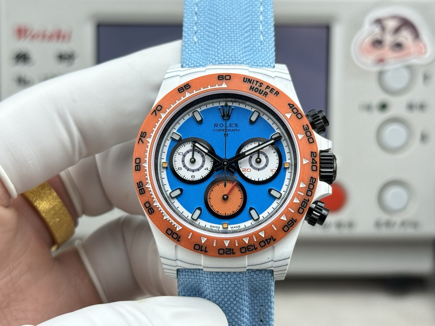 NO:820651,HEH carbon fiber / modified customized version of Rolex / ROLEX Daytona series, A. Movement Dandong 4801 movement, hollow 4802 movement. The diameter of the watch is 40mm, which is the same size as the ordinary Daytona. The whole watch weighs about 50 grams.  B. The entire watch case is made of imported composite carbon fiber material. The carbon fiber material is a new type of material with timeless black, white, and yellow colors. The overall texture is very elegant and luxurious. Carbon fiber is soft on the outside and rigid on the inside. It is lighter than metal aluminum, stronger than steel, and has corrosion resistance. The texture of the case is changeable, and each carbon fiber watch will show different textures due to different cutting methods, making it a unique existence.  C. The strap is designed with Velcro, the front is made of imported nylon, the back is made of cowhide, and the buckle is also made of carbon fiber multifunctional mechanical watch,, rolex, cowhide19860909HEH碳纤维/改装定制版 劳力士 / ROLEX 迪通拿系列, A、机芯丹东4801机芯,镂空4802机芯 腕表直径 40mm,和普通的迪通拿尺寸都一样.整表重约50克, B、表壳整体采用进口复合碳纤维材质,碳钎维材质是一种新型材料,颜色为永不过时的黑色和白色,黄色,整体的纹路十分典雅、奢华.碳纤维外柔内刚, 质量比金属铝轻,强度却高于钢铁,并且具有耐腐蚀.表壳纹理多变,并且每一枚碳纤维腕表会因切割方式有别而展现出不同的纹路,成为独一无二的存在. C、表带是魔术贴的设计,正面进口尼龙材质,背面牛皮材质,表扣材质同样为碳纤维多功能机械腕表,,,rolex,cowhide,Watch