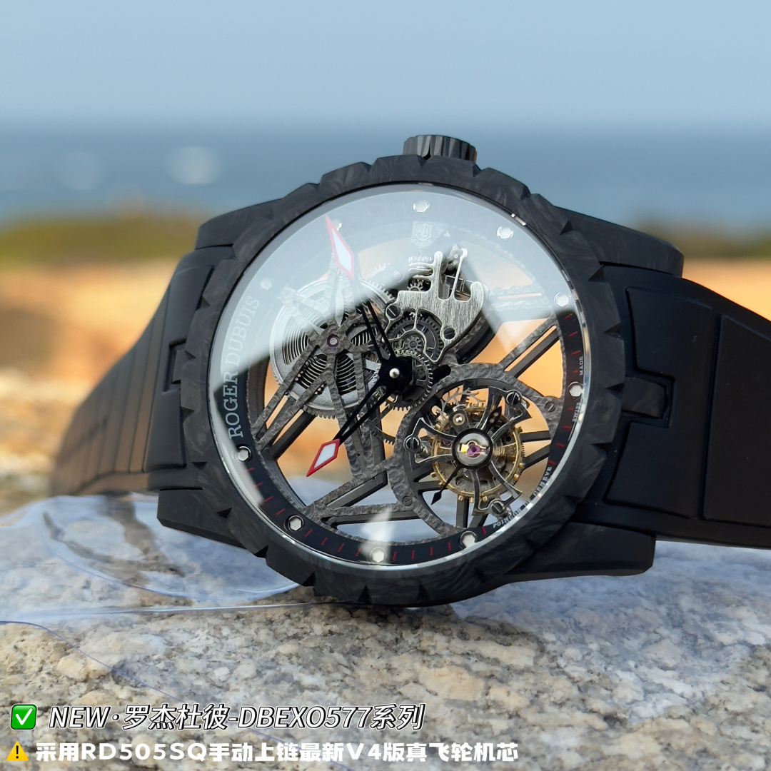NO:859252,'NEW Factory' Roger Dubuis Carbon Fiber V4 Edition Special Note!  !  !  The hollow frame structure inside the movement!  Watch lovers all know that movement is the most critical and core technology of watches!  In order to allow all watch friends to play the top replica tourbillon, the watchmakers of the new factory have experimented countless times to overcome all existing technical barriers!  The frame is hollowed out with double-layer plywood to achieve stability and precision. The V4 version movement is more perfect and has the same mechanism as the genuine RD505SQ!  2: Overall upgrade of the watch case. Carbon fiber is a high-tech material that is only half the weight of aluminum but three times as strong!  The entire carbon fiber pattern of the V4 version case is clearer and more refined, not only has a light and comfortable wearing experience, but the special dark pattern texture is even more cool. 3: Natural rubber strap, each strap fits perfectly with the lugs, giving the wrist the highest comfort. 4: The buckle is made of titanium vacuum electroplated high-grade black, which is durable and does not fade; every ultimate detail is the sincerity of NEW's ingenuity, Roger Dubuis choose New Factory!  'NEW Factory' achieves new breakthroughs and treats watch lovers with 'heart'!  ,,roger19860909『新厂-NEW Factory』罗杰杜彼碳纤维V4版 特别说明！！！ 机心内部镂空框架结构！爱表人士都知道机芯是手表最关键与核心技术！为了让各位表友玩到顶级复刻版陀飞轮,新厂制表师实验无次数.才能克服一切存在的技术壁垒！框架试镂空双层夹板,做到即稳定,又精细,V4版本机芯更加完美、完全与正品RD505SQ相同机构！ 2:表壳整体升级 碳纤维是一种高科技材料,重量只有铝的一半,强韧度却是其三倍！V4版表壳整个碳纤维纹路更加清晰精致,不仅拥有轻盈舒适的佩戴体验,特殊的暗黑花纹质感更是炫酷十足. 3:天然橡胶表带,每条表带与表耳完美契合,给予手腕最高的舒适度. 4:表扣采用钛金属真空电镀高级黑,坚固耐用不掉色；每个极致的细节都是NEW匠心开发的诚意,罗杰.杜彼就选新厂！ 『新厂-NEW Factory』实现新突破,用“心”对待腕表爱好者！,,roger,Watch