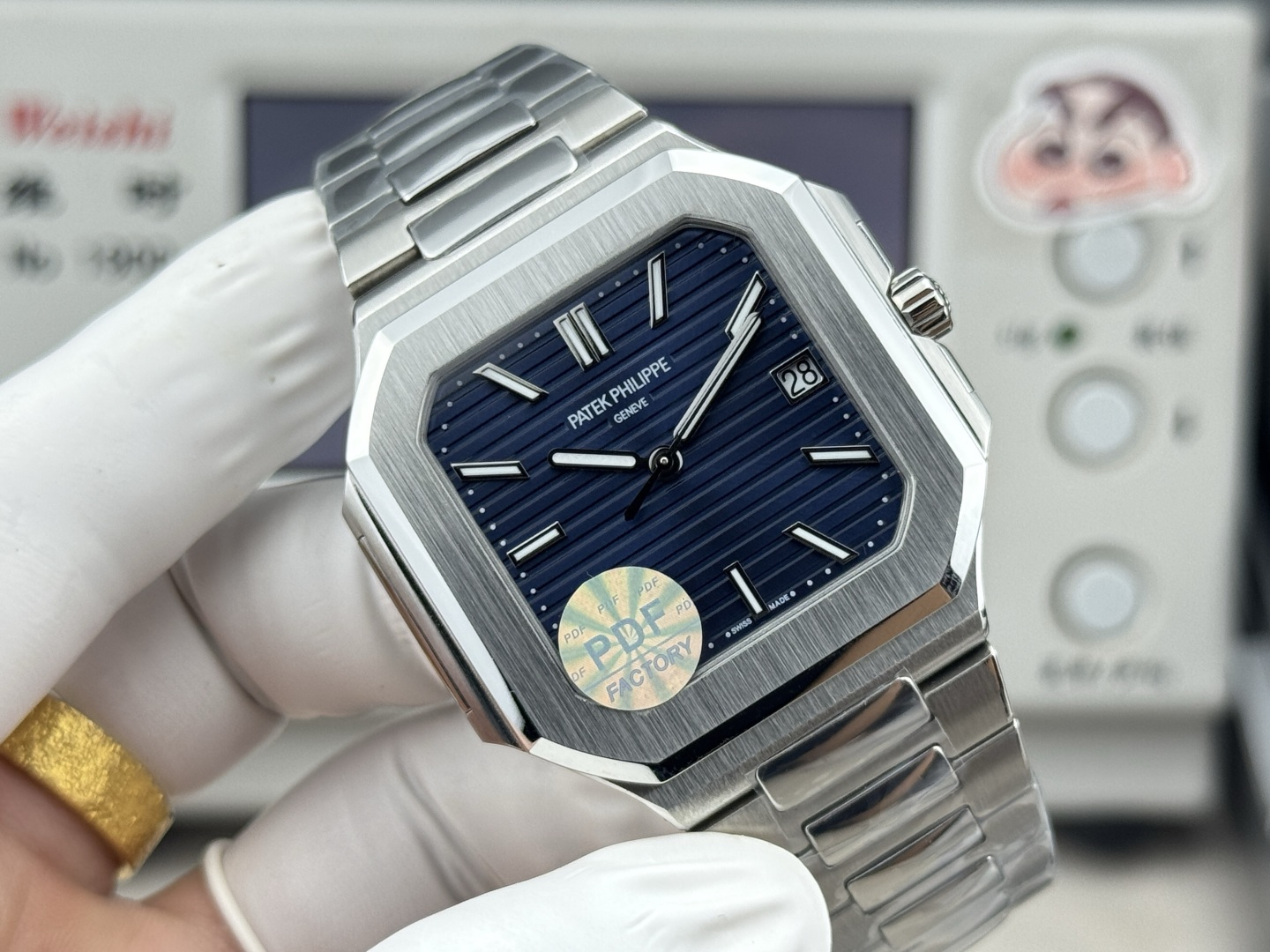 NO:821865,PDF Produced in white steel and rose gold PDF Factory PP Patek Philippe R69 Nautilus series V2 version all-in-one true winding gear movement, non-stop time adjustment, accurate balance wheel movement, 45mm thickness 8.3mm. Patek Philippe launches new series CUBITUS (5821 watch-watch) Highlight Feature 1 Movement: equipped with customized 9015 modified Cal.26-330  SC. Realizes a real gear all-in-one machine, and can adjust the time without stopping seconds, and adjust the time without stopping seconds. The position of the balance wheel is consistent with the original product. Automatic winding movement. 2. Steel strap: 316L custom-grade ergonomic strap, new buckle style. 3. Case: size 45 mm and thickness only 8.3  mm is the diagonal length of the case (i.e. 10 o'clock to 4 o'clock), the size is 40 mm and the thickness is 8.5 mm. Because the case is approximately square, the width of the upper and lower sides will be less than this value, so the visual effect is not very large. Please pay attention to the PDF details.  Paired with it, 5821 is a sports-style watch that can be paired with formal and casual styles for daily use. Luxurious and exquisite, men’s mechanical watches are recommended. For the best luxury recommendations for gifts, please look for PDF exclusive quality, patek philippe19860909PDF 出品 白钢 玫金  PDF Factory PP 百达翡丽 R69 鹦鹉螺系列 V2版本一体机真上链齿轮机芯,及调时不停秒,认准对版摆轮机芯,45mm厚度8.3mm.百达翡丽重磅推出新系列CUBITUS（5821腕表-腕表） 亮点特色1机芯:搭载定制9015改Cal.26-330 SC.实现真齿轮一体机,及调时不停秒,调时不停秒,摆轮位置均与正品一致,自动上链机芯2钢带:316L定制级人体工程学表带,新扣款式.3表壳:尺寸45毫米厚度仅8.3mm,为表壳对角线长度(即10点位至4点位),尺寸40毫米厚度8.5mm,因为表壳近似于方形,上下边的宽度会小于这一数值,所以视觉效果并不是很大.请认准PDF细节. 搭配上,5821,属于运动风格腕表,日常搭配正装和休闲风格也可以,奢华精致推荐男士机械腕表 送礼最佳奢华推荐请认准PDF独家品质,,patek philippe,Watch