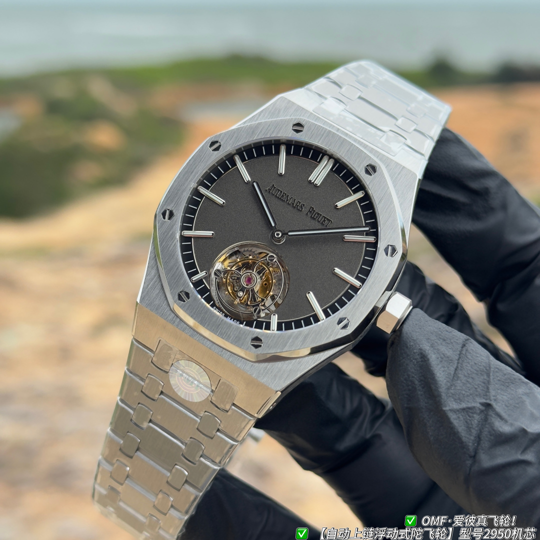 NO:822370,Produced by OMF OMF's first AP Audemars Piguet True Tourbillon is officially launched Audemars Piguet Royal Oak i [Self-winding Tourbillon Watch] The title of AP Steel King OMF factory uses the original strap to open the mold, so that the strap has a delicate brushed pattern and will not sharply cut the hand. The thickness and joints of the strap are consistent with the original, and the details are meticulous. The movable buffer design at the head of the strap is consistent with the original, making it closer to the wrist and more comfortable to wear.  , the switch design and texture of the clasp and the carving process of the clasp are consistent with the original. The original wording and color details are restored and put together without flaws. The movement is the soul and focus of the entire watch. It is equipped with Audemars Piguet's own [self-winding floating tourbillon] model movement. The travel time is accurate. The central axis of the detailed pointer is a solid axis, consistent with the original. The pointer is polished to make it burr-free. The sapphire mirror glass is treated with double-sided high transparency to make it clearer.  OMF's ingenious work, perfectly restored!  Everywhere is being refreshed. This is not only the art of time, but also the fusion of mechanics and aesthetics. Luxurious and exquisite, we recommend the men’s true flywheel mechanical watch. The best luxury recommendation for gifts, please look for the exclusive quality of OMF, audemars19860909OMF 出品  OMF 首款 AP 爱彼 真陀飞轮正式推出 爱彼皇家橡树i【自动上链陀飞轮腕表】 AP钢王之称号 OMF厂用原装表带开模使表带细腻的拉丝纹并且不会锋利割手,表带厚度和关节跟足原装一致,对细节一丝不苟.表带头粒连接表头处与正品一致的活动缓冲设计,让佩戴更贴近手腕更舒服 ,表扣的开关设计和质感与表扣的雕刻工艺均与正品一致 还原原装字面做工与颜色细节和正品放在一起无破绽 机芯是整个手表的灵魂和重点 搭载爱彼自产【自动上链浮动式陀飞轮】型号机芯 走时精准,细节指针中轴为实心中轴,与原装一致,指针打磨使指针毫无毛刺 蓝宝石镜面玻璃采用双面高透处理更加清晰. OMF匠心之作,完美还原！ 每一处都在刷新,这不只是时间的艺术,更是机械与美学的融合,奢华精致推荐男士真飞轮机械腕表 送礼最佳奢华推荐请认准OMF独家品质,,audemars,Watch