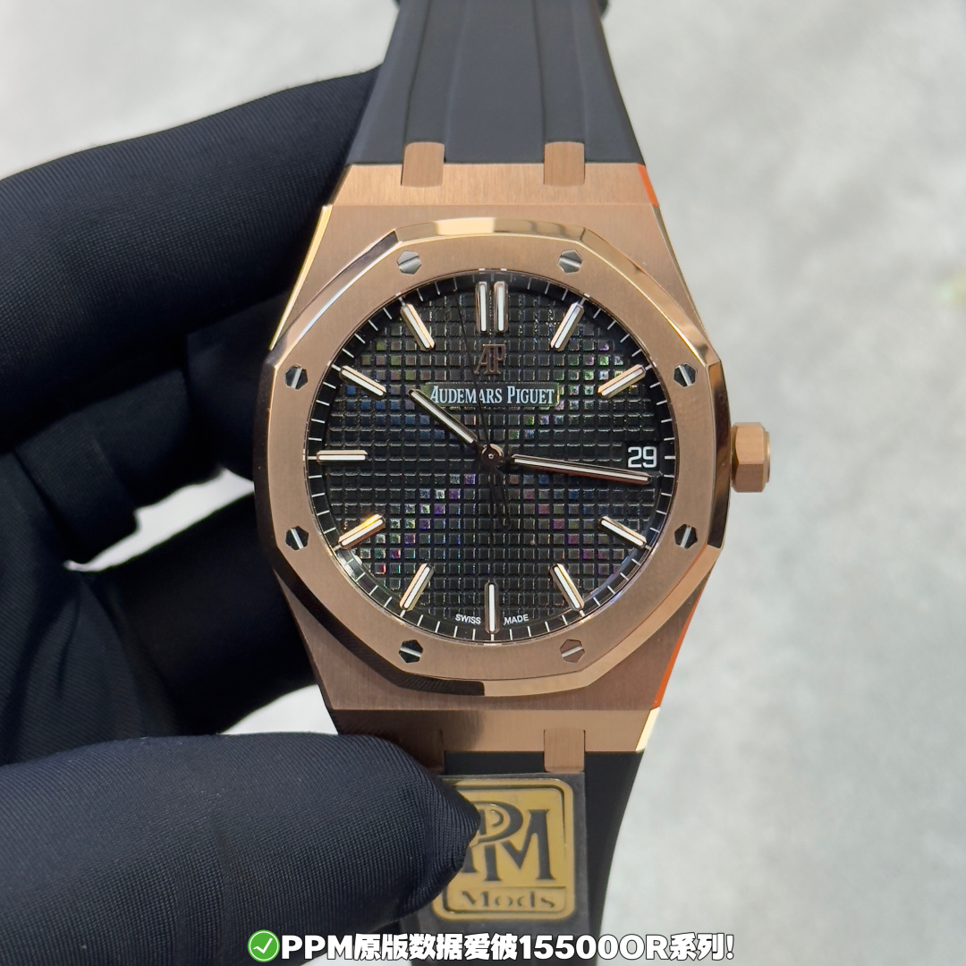 NO:822160,PPM genuine grade weight: A/15500/15510 Tape version: 175g - Royal Oak series 'counterweight version'!  [Core Selling Points] · Accurate weighting, unparalleled feel. Strictly follow the original weight standard. The tape version is 175 grams. The feel and balance in the hand are the same as the original ones. Say goodbye to the light texture. · Extreme craftsmanship. The long-lasting watch strap adopts top-notch improved materials and plating technology, promising not to fade or peel, and will still be as bright as new after long-term wear. ·  Powerful core, precise and long-lasting, equipped with an integrated modified 3120/4302 movement, stable structure, accurate travel time, power reserve of up to 72 hours, no need to reset on weekends. · Details first, face the original · The lettering uses substitute grade characters, the checkered pattern is deep and clear, the color is full, and the texture is comparable to the original. · The hands are equipped with substitute grade hands, the luminous filling is even and full, the edges and corners are sharp, and the craftsmanship is exquisite. [Version Information] ·  Covering models, 15500, 15510 full-size mainstream styles. · The material is stainless steel case, with optional tape (168g) or steel belt (240g). · The movement configuration is an integrated modified 3120 movement (corresponding to etc.) / an integrated modified 4302 movement (corresponding to 15500/15510, etc.), with 72 hours of power.  PPM adheres to the concept of 'details determine success or failure'. This counterweighted version not only pursues the ultimate in vision, but also achieves comprehensive breakthroughs in wearing experience, durability and internal performance. It is a well-deserved quality ceiling in the current market. PPM is all original data and is produced with sincerity, so that what you get is not only a watch, but also a persistent pursuit of top craftsmanship.19860909PPM正版级重量:A/15500/15510 胶带版本:175克-皇家橡树系列“配重版”！【核心卖点】 · 精准配重,手感无双严格遵循原装重量标准,胶带款175克,上手坠感与平衡感与正品无二,告别轻飘质感. · 极致工艺,历久弥新表带采用顶级改良材质与镀层工艺,承诺绝不褪色、掉皮,经久佩戴依旧光亮如新. · 强劲内核,精准持久搭载一体改装3120/4302机芯,结构稳定,走时精准,动力储存达72小时,周末静置无需重调. · 细节至上,直面原装  · 字面采用代用级别字面,格纹深邃清晰,色泽饱满,质感媲美原装.  · 指针配备代用级别指针,夜光填充均匀饱满,棱角分明,工艺精湛.【版本信息】 · 涵盖型号、15500、15510 全尺寸主流款式. · 材质选择精钢表壳,搭配可选胶带（168g）或钢带（240g）. · 机芯配置一体改装3120机芯（对应等）/ 一体改装4302机芯（对应15500/15510等）,动力72小时. PPM秉承“细节定成败”的理念,此配重版不仅在视觉上追求极致,更在佩戴体验、耐用度和内在性能上实现全面突破,是当前市场当之无愧的品质天花板. PPM均为原装数据-精诚制作,让您所获得的不仅是一枚腕表,更是对顶级工艺的执着追求.,,Watch