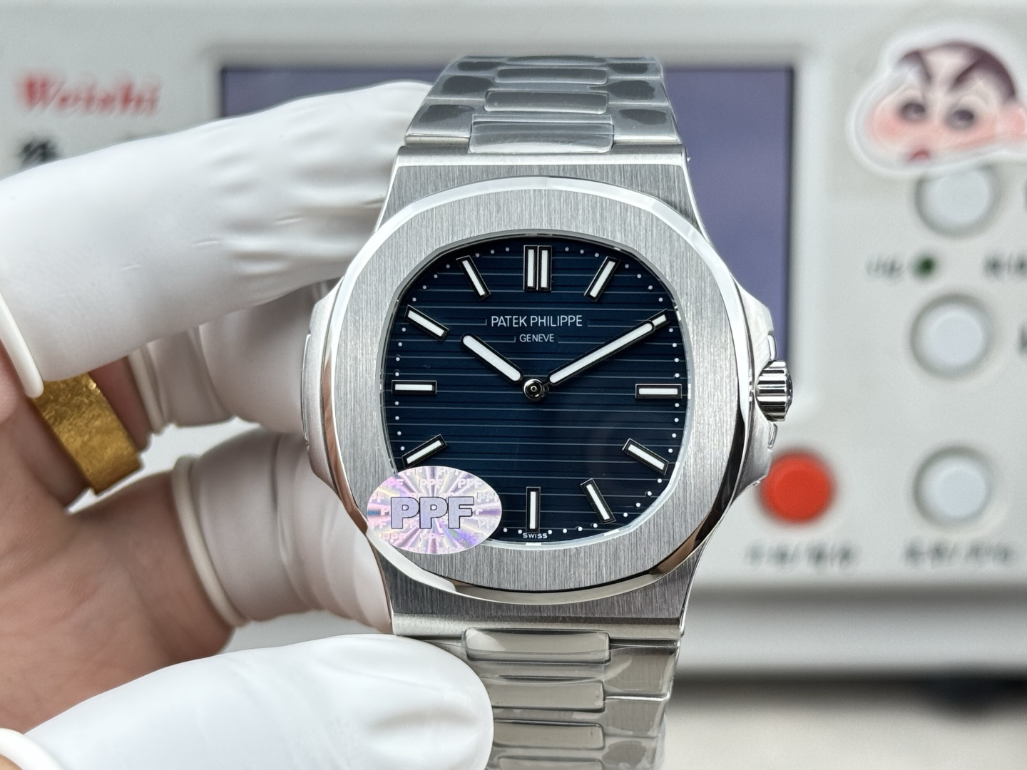 NO:944477,FNew product!  The new 50th anniversary limited edition Patek Philippe 5810G, ultra-thin, dateless, and two-needle essentials are all included!  The Nautilus 50th Anniversary Special Edition watch uses iconic horizontal stripes and super luminous nails. 5810G also provides a more sporty blue composite strap and is inlaid with baguette diamonds totaling approximately 0.39 carats, which greatly enhances the level of luxury!  ,,patek philippe19860909F新品！新款五十周年限量版 百达翡丽5810G,超薄、无历、两针要素齐备！ 鹦鹉螺五十周年特别版腕表采用标志性的水平横纹,超强夜光钉. 5810G还提供更具运动感的蓝色复合材料表带,并镶嵌总重约0.39克拉的长形钻石,极大提升奢华度！,,patek philippe,Watch