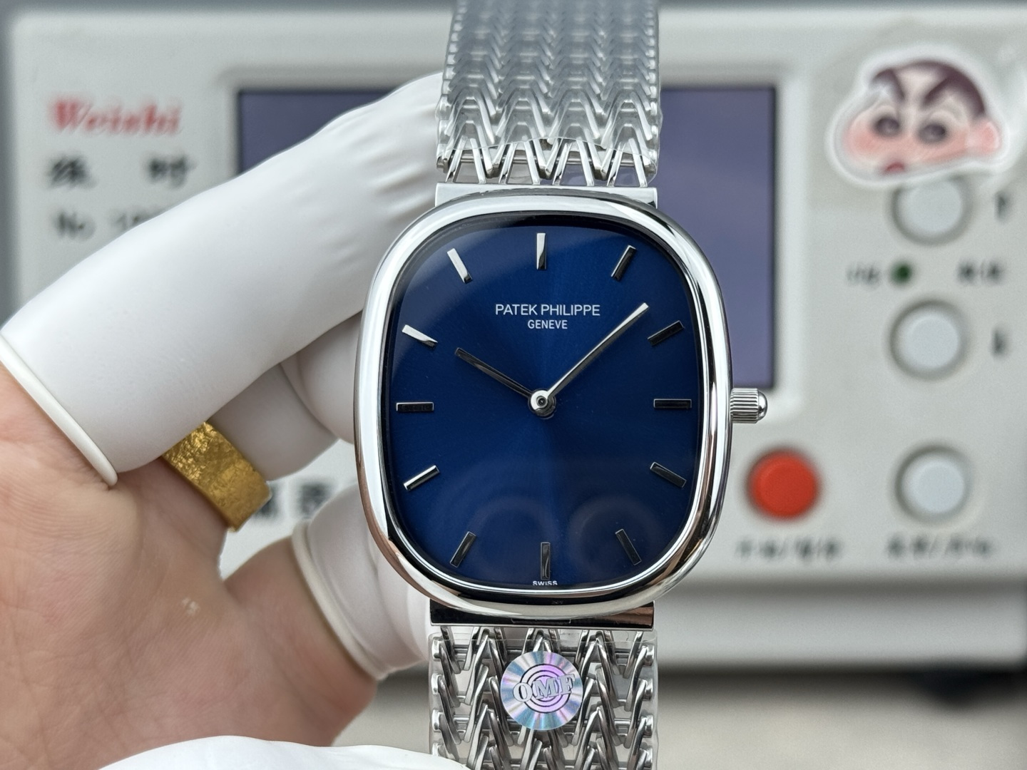 NO:882104,Patek Philippe's first Golden Ellipse debuts. Movement model: Imported self-winding movement. As one of the few oval-shaped watches from Patek Philippe, the Golden Ellipse series  It achieves the perfect unity of watch shape and elegant style. This round-but-not-square shape is what we call a 'rounded rectangle'. The degree of roundness depends on the ratio of length to width and the size of the rounded arc. The width and length of the watch case adopt the ratio of the golden section, so the shape ratio is quite perfect, and the appearance is simple and clear. Although it is low-key in many series, it is also luxurious. Craftsmanship to create the V5 upgraded version allows you to have a different style.,, patek philippe, gold19860909百达翡丽第一只Golden Ellipse粉墨登场 机芯型号 进口自动上链机芯, 作为百达翡丽为数不多椭圆形腕表的Golden Ellipse系列 实现了腕表造型与优雅风尚的完美统一,这种似圆非方的形状我们称之为'圆角矩形',圆润程度取决于长宽的比例和圆角弧度的大小.表壳宽度与长度采用了黄金分割的比例,因此形状比例颇为完美,外形也简洁明净,在众多系列中虽为低调,却也奢华.匠心营造 V5升级版 让你拥有不一样的风格.,,patek philippe,gold,Watch