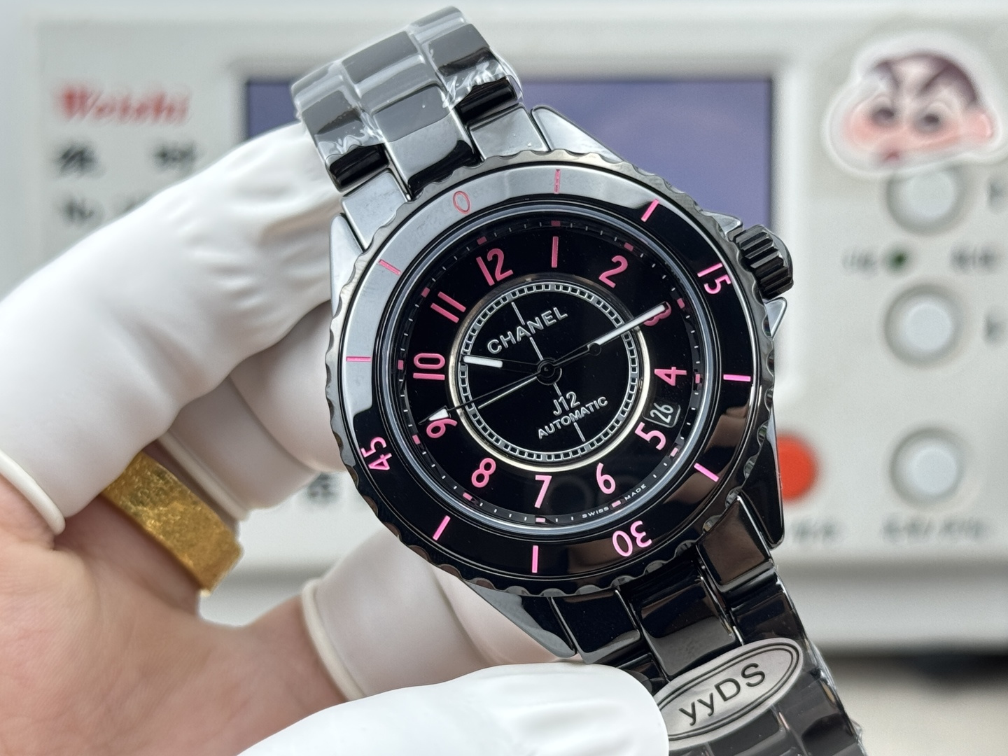 NO:944107,YYDS launches the J12 BLUSH series of watches. The time scales and bezel scales are presented in pink and red, showing a monochromatic painting-like effect. The deep black of the precision ceramic watch body contrasts sharply with the gradient tone time scales and scales of the lacquered dial and bezel, making this Chanel timepiece show unparalleled elegance and extraordinary charm. The 38mm model is equipped with Caliber 12.1 movement, and the 33mm model is equipped with Caliber.  12.2 movement, equipped with black lacquered sapphire ring with pink and red hour markers, black lacquer dial, different shades of pink hour markers, cabochon black precision ceramic and black plated stainless steel screw-down crown, black precision ceramic strap, triple folding stainless steel buckle.,,chanel19860909YYDS推出J12 BLUSH系列腕表的时标与表圈刻度以粉色与红色呈现,展现出单彩画般的效果.精密陶瓷表身深邃的黑色,与漆面表盘和表圈渐变色调的时标与刻度形成鲜明对比,令这款香奈儿时计作品呈现出无与伦比的优雅与非凡魅力. 38毫米表款搭载Caliber 12.1机芯, 33毫米表款则搭载Caliber 12.2机芯 配备镶嵌粉色和红色时标黑色漆面蓝宝石环圈黑色漆面表盘,深浅不一的粉 红色系时标 凸圆形黑色精密陶瓷和黑色镀层精钢旋入式表冠黑色精密陶瓷表带,三重折叠式精钢表扣.,,chanel,Watch