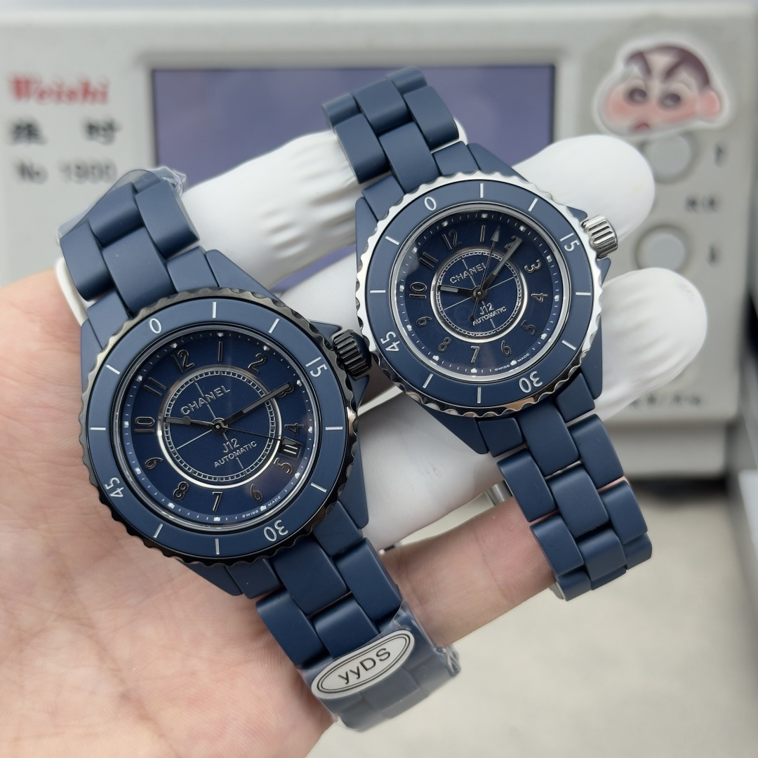 NO:944098,The YYDS factory has specially launched the latest Chanel J12 Bleu series. Two new J12 blue precision ceramic watches: 38 mm and 33 mm styles. The unique blue color, alongside black and white, has become the iconic color of J12 watches. The J12 BLUE watch was launched as a limited edition. Now, J12 presents two blue matte precision ceramic watches. The blue matte precision ceramic ring is independently molded. It is by no means crude and unique in the market.  The 38mm model is equipped with Caliber 12.1 movement, and the 33mm model is equipped with Caliber 12.2 movement. A unique blue. A brand exclusive blue. A Chanel blue. Chanel has once again defined elegance and fashion, adding a new favorite to the majority of fashionable beauties!  ,,chanel19860909YYDS工厂特别推出最新款香奈儿J12 Bleu系列 两款全新J12蓝色精密陶瓷腕表:38毫米与33毫米款式一独树一帜的蓝色,与黑和白并列,成为J12腕表的标志性色调.J12 BLUE腕表作为限量发售式推出,如今,J12呈现两款蓝色哑光精密陶瓷腕表作品, 圈口蓝色哑光精密陶瓷独立开模,绝非粗制滥造,全市场独无仅有 38毫米表款搭载Caliber 12.1机芯, 33毫米表款则搭载Caliber 12.2机芯 一抹独一无二之蓝.一款品牌专属之蓝.一种香奈儿之蓝.香奈儿再次定义了优雅,时尚,为广大时尚美女又增添了一枚新宠！,,chanel,Watch