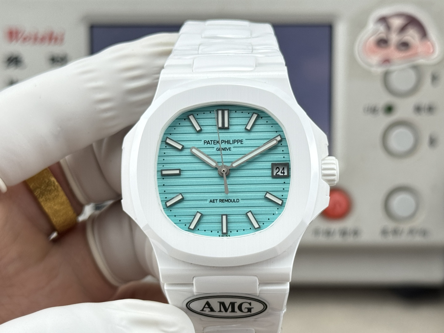 NO:944531,Ceramics produced by AMG AMG Factory's new masterpiece ML1, newly upgraded V2 version - white ceramic - black ceramic modified AET model - Nautilus 5711, all colors are returned. Strictly standard with the original authentic size 40mm diameter / 8.6mm ultra-thin case, the whole watch weighs 108g, fits the hand, is lightweight, fits the wrist comfortably, is not clumsy, and perfectly reproduces the original factory data.  AMG factory's new optimization - Nautilus modified AET-REMOULD is made of high-polished white ceramic, high-hardness ceramic case and strap, not easy to scratch, long-lasting wear, wear-resistant and scratch-resistant, light and pressure-free feel on the hand, iconic glacier blue horizontal stripe dial, transparent glaze, evenly filled with luminous scale, equipped with a stable automatic movement, accurate travel time, stable and durable, dense bottom polishing texture matching from the case curvature, strap joint gap to AET  REMOULD bottom engraving, all details are compared with the millions of modified overseas models, and the details are matched with the original. The horizontal stripe texture is exquisite and three-dimensional. The original factory molded shell shape, octagonal curvature, crown texture, and strap buckle are restored to the original at 1:1. The best luxury recommendation for gift giving, please look for the exclusive quality of the AMG factory.19860909AMG 出品 陶瓷 AMG Factory 全新力作ML1全新升级V2版本-白陶瓷-黑陶瓷改装AET款-鹦鹉螺5711 齐色回货.严格对标原装正品尺寸40mm直径/8.6mm超薄壳套,整表重量108g 上手贴合 轻量化 贴腕舒适,不笨手,完美复刻原厂数据. AMG厂全新优化-鹦鹉螺改装AET-REMOULD通体高抛光白陶瓷一体成型,高硬度陶瓷表壳表带,不易划痕,久戴不褪色,耐磨抗刮,上手轻盈无压手感,标志性冰川蓝横纹表盘,釉色通透,刻度夜光填充均匀,搭载稳定自动机芯,走时精准,稳定耐用,密底打磨纹理对版从表壳弧度、表带节缝隙到AET REMOULD底刻,全细节对标海外百万改装款,细节对标原装 横纹肌理细腻立体.原厂开模壳型,八角弧度、表冠纹理、表带卡扣1:1还原原装送礼最佳奢华推荐请认准AMG厂独家品质,,Watch