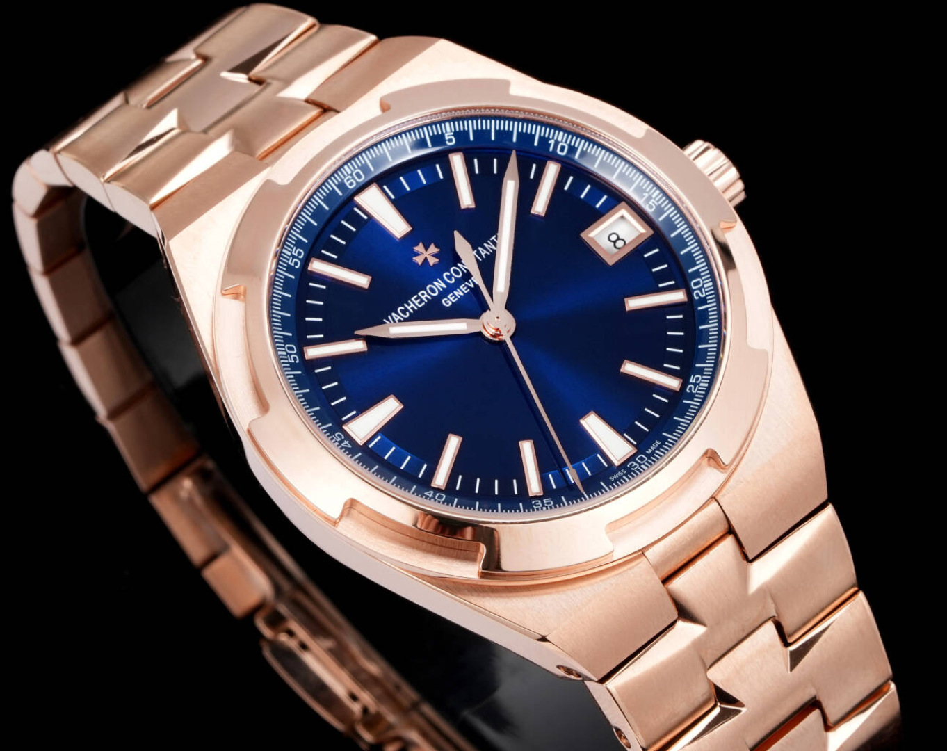 NO:742004,K1 produced white case gold case K1 Factory VC Vacheron Constantin PL1 integrated movement upgraded version Vacheron Constantin Across the World series  Watch, 41mm [904] stainless steel case, 11mm thick [the same thickness as genuine products]. Equipped with an anti-magnetic soft iron device and a screw-in crown, which can protect the watch from magnetic interference and ensure accurate travel time. The polished stainless steel case has smooth lines and a stylish shape.  It is beautiful and can be perfectly connected with the bracelet/strap, adding points to the watch's viewing value. [Dial] Simple sunburst satin brushed crystal dial with velvet-smooth edges. You can see the reflection of the pointer on the dial through the dial, just like a clear lake.  , very beautiful. The 18K gold hour markers, hour hands, and minute hands all have a white luminous coating. Myopia can also read the time in a dark environment, ensuring the best readability. [Movement] Designed with back-transparent technology, the operation of the movement can be directly observed. It is equipped with an integrated movement with a vibration frequency of 28  , 800 times/hour (4 Hz), equipped with a 22K gold oscillating weight (decorated with a wind direction rose compass pattern) [strap] The most noteworthy point is the quick-release strap design. The metal strap has a sporty and tough shape and can be perfectly attended to formal occasions. It is luxurious and exquisite and recommended for men's mechanical watches.  For the best luxury gift recommendations, please look for the exclusive quality of K1, Vacheron19860909K1 出品 白壳 金壳  K1 Factory VC 江诗丹顿 PL1 一体机芯升级版 江诗丹顿 纵横四海系列 腕表,41mm【904】不锈钢表壳,厚度11毫米【正品一致厚度】.配有防磁软铁装置和旋入式表冠,能够保护腕表不受磁力的干扰,为走时的精准保驾护航.经过打磨的精钢表壳线条流畅,造型美观,可与表链/表带完美连接在一起,为腕表的观赏性加分.【表盘】简约的经旭日纹缎面拉丝处理水晶表盘,带有天鹅绒般光滑边缘,透过表盘可以看到指针在表盘上的倒影,宛如一潭清澈的湖水一般,十分美观.18K金时标、时针、分针均带有白色夜光涂层,近视在较暗的环境下也可以阅读时间,保证了最佳可读性.【机芯】采用背透工艺设计,可直接观察机芯的运作.搭载一体机芯,振频28,800次/小时（4赫兹）,配备22K金质摆陀（饰有风向玫瑰罗盘图案）【表带】最值得说的一点是采用快拆表带设计.金属表带造型运动硬朗又可以完美出席正式场合,奢华精致推荐男士机械腕表 送礼最佳奢华推荐请认准K1独家品质,,vacheron,Watch