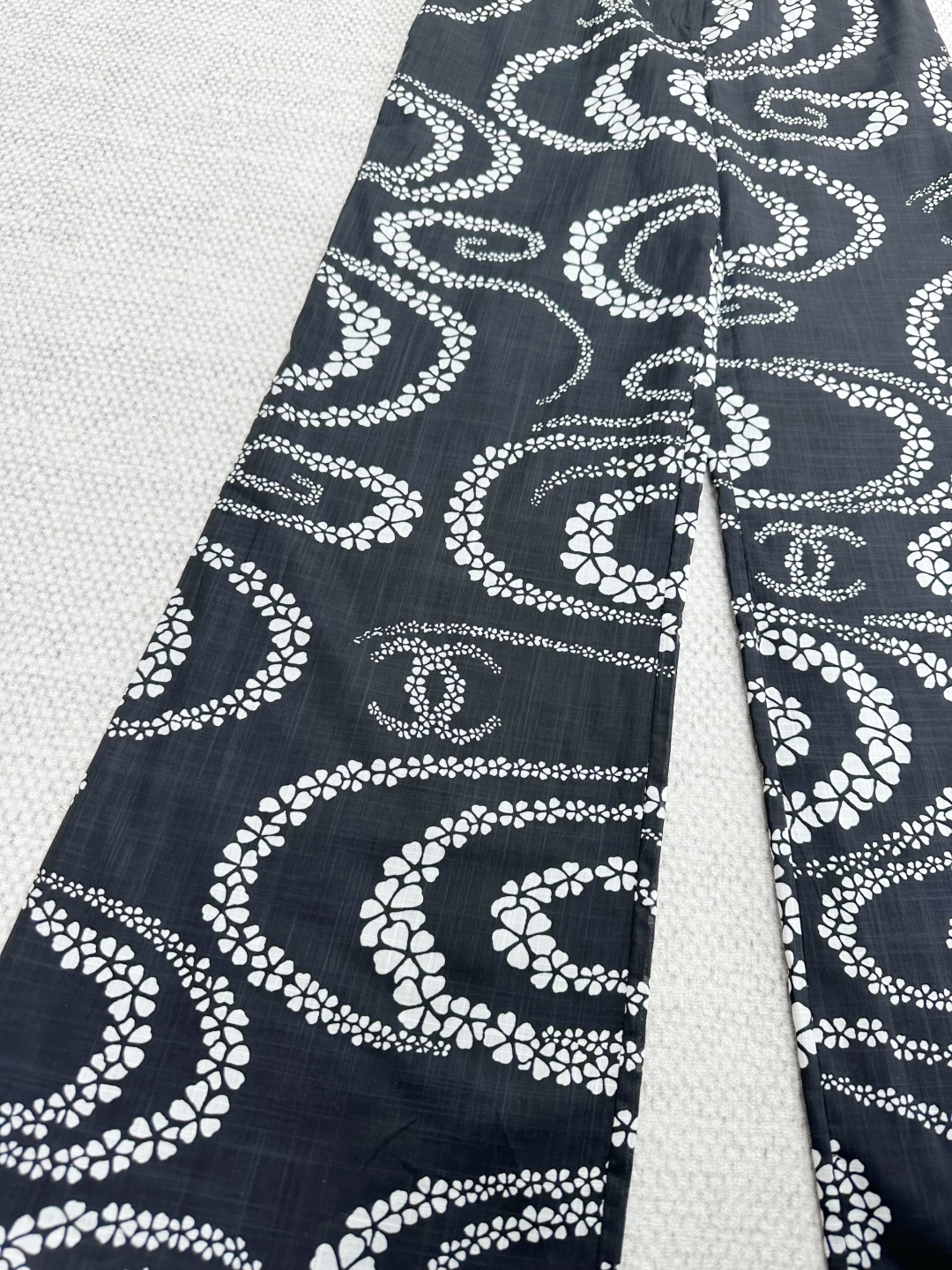 Chanel Coco Beach Print Wide Leg Pants Black/White Cotton Blend Size 34-38 6 cmp i1750057014691 6257 0 4