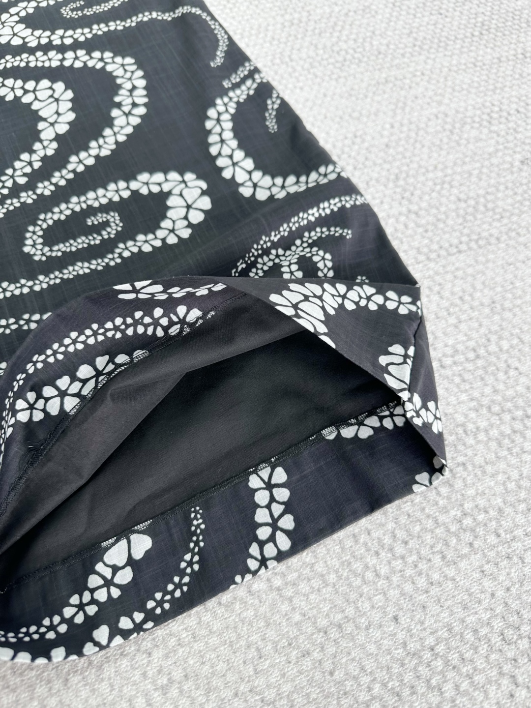 Chanel Coco Beach Print Wide Leg Pants Black/White Cotton Blend Size 34-38 7 cmp i1750057014692 838 0 5